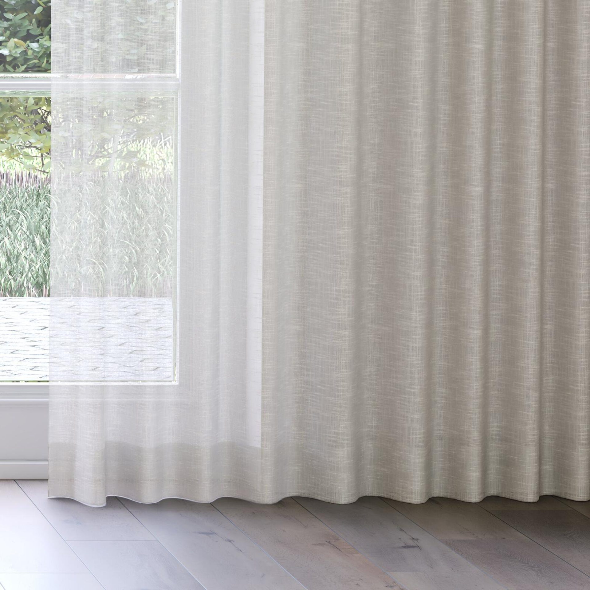Bottom view of Savina Hazel, on curtain rail