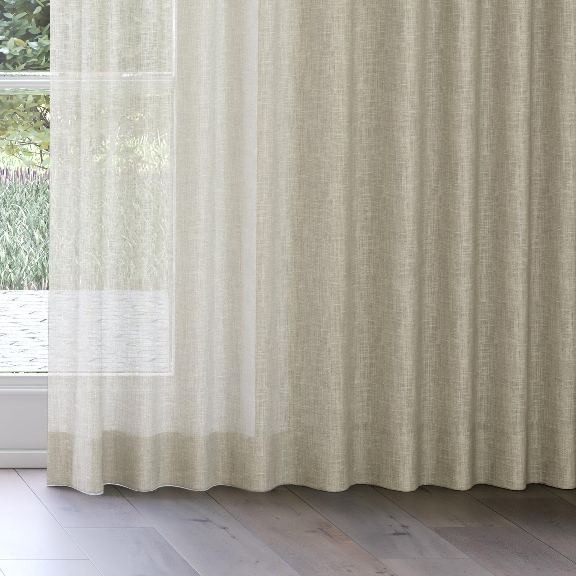 Bottom view of Motion Nile, on curtain rail