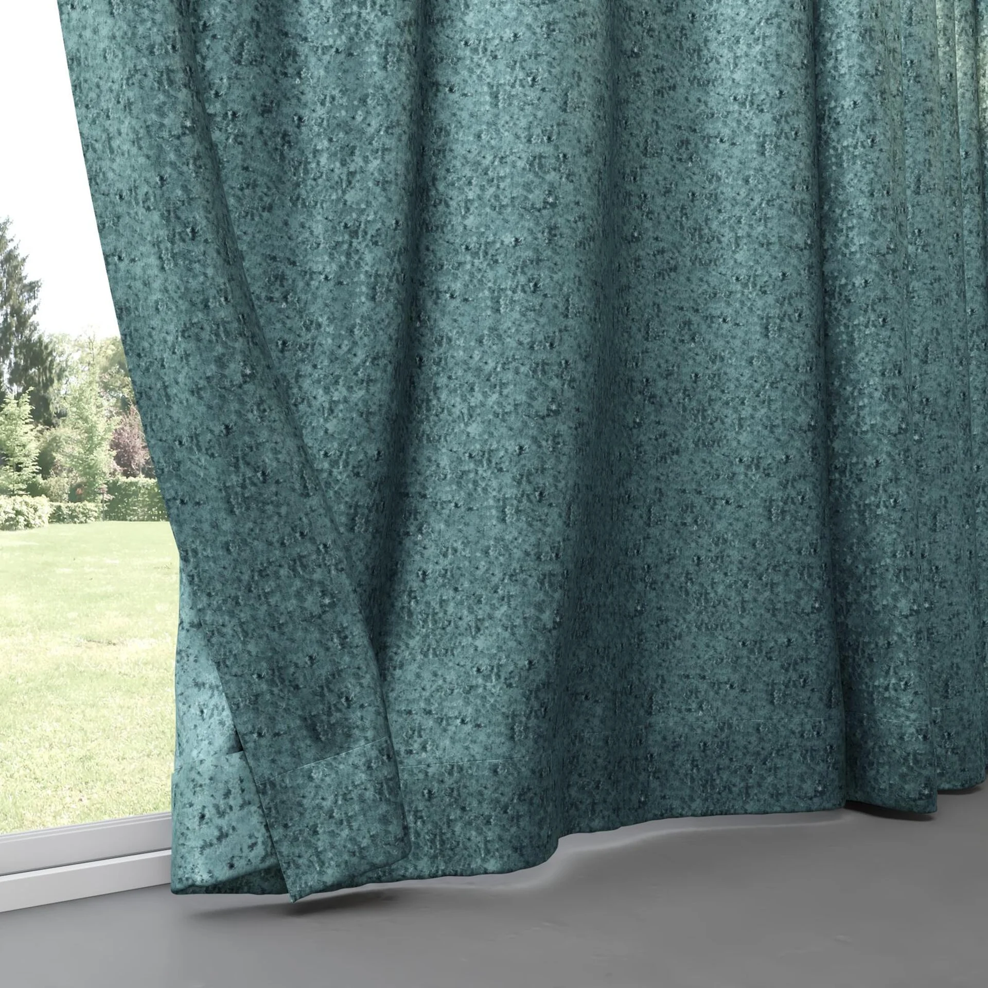 Bottom view of Opera Scuba, pinch pleat