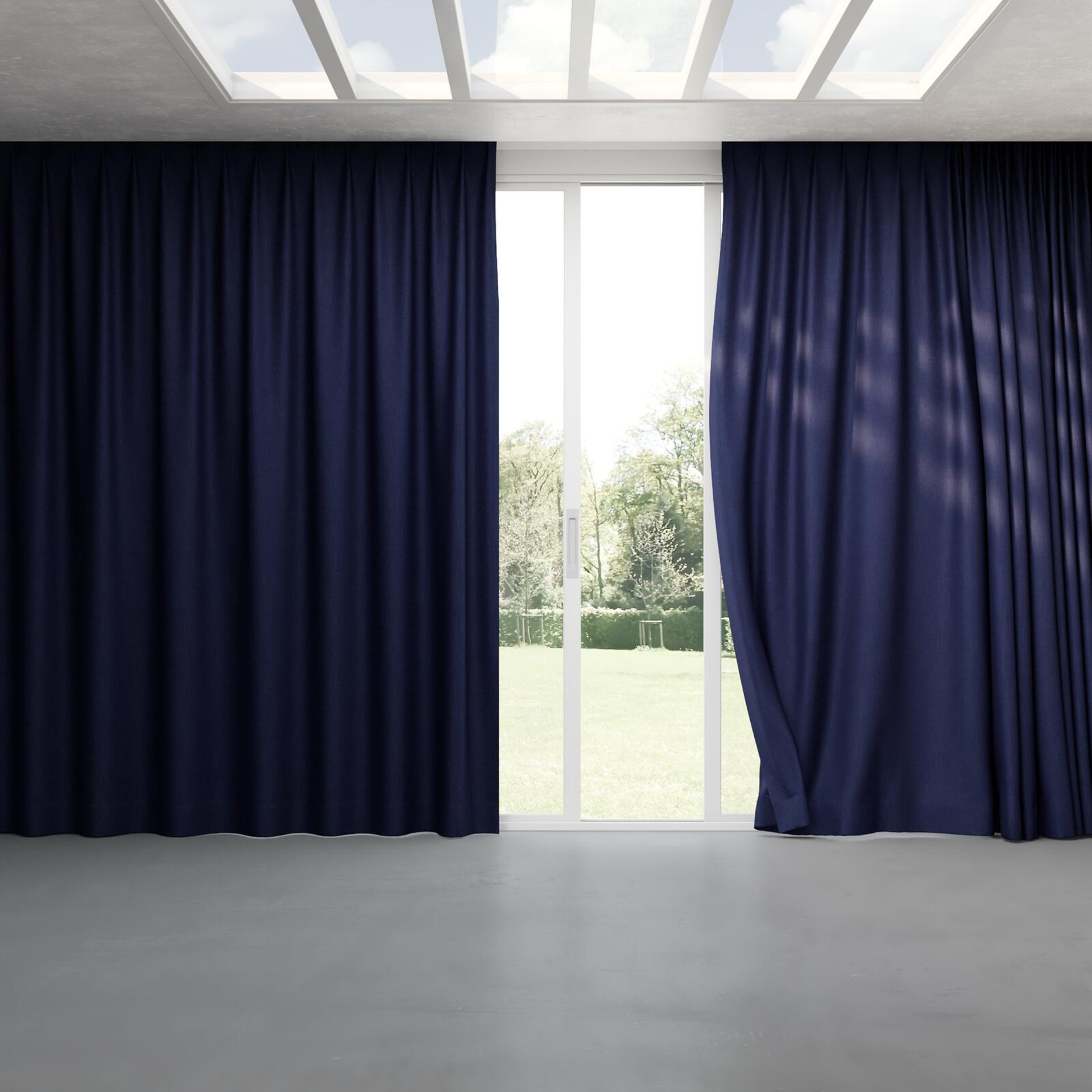 Full view of Perfecto Night, pinch pleat