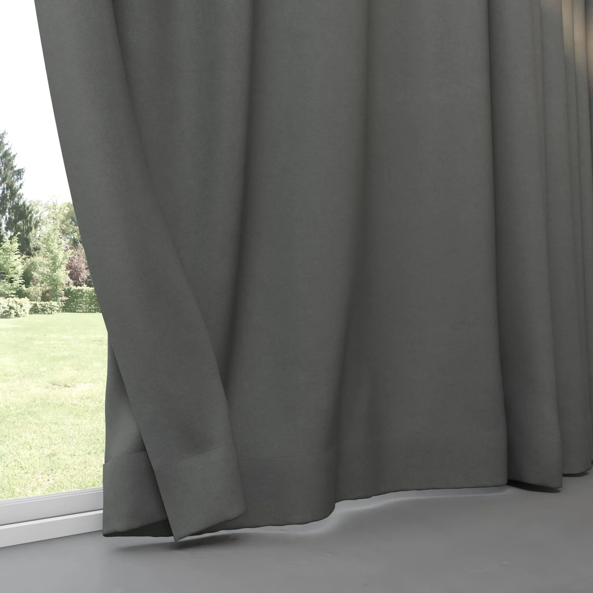 Bottom view of Peak Elephant, pinch pleat