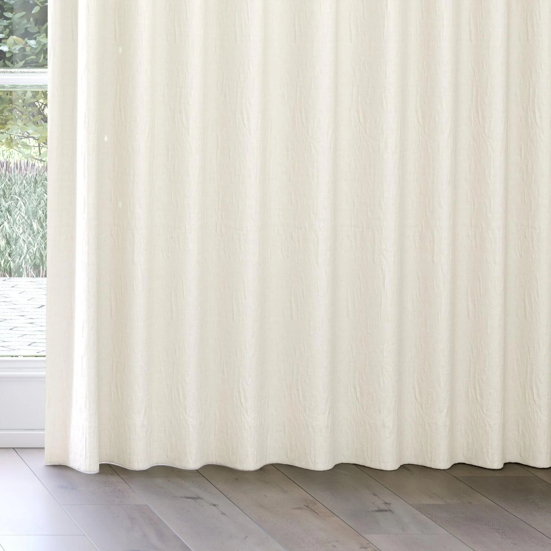 Bottom view of Juleste Sesame, on curtain rail