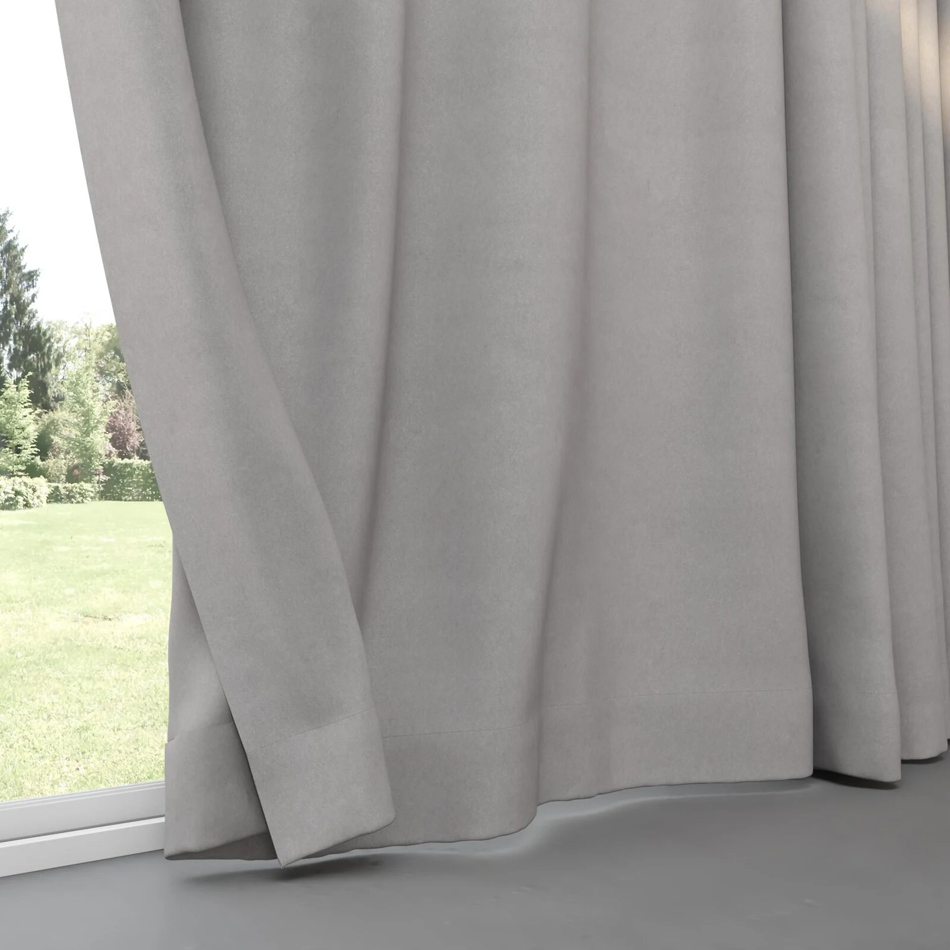 Bottom view of Lech Shadow, pinch pleat