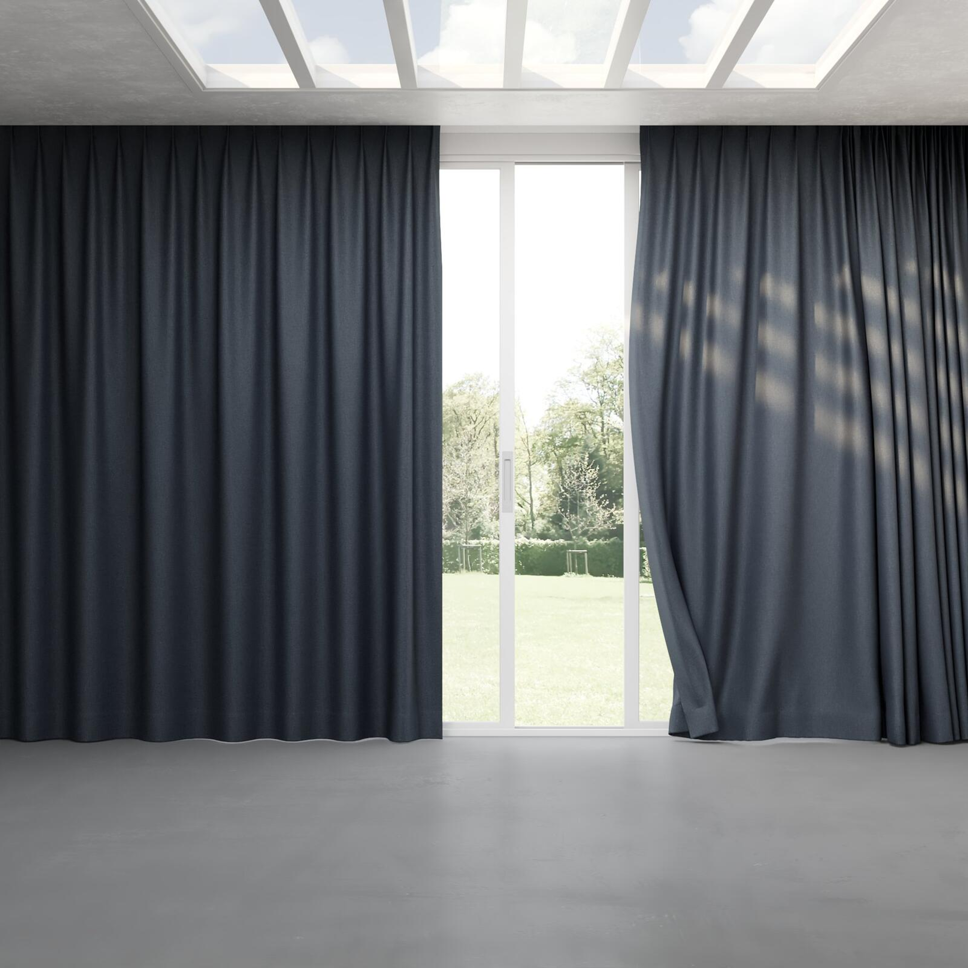 Full view of Bronco Shadow, pinch pleat