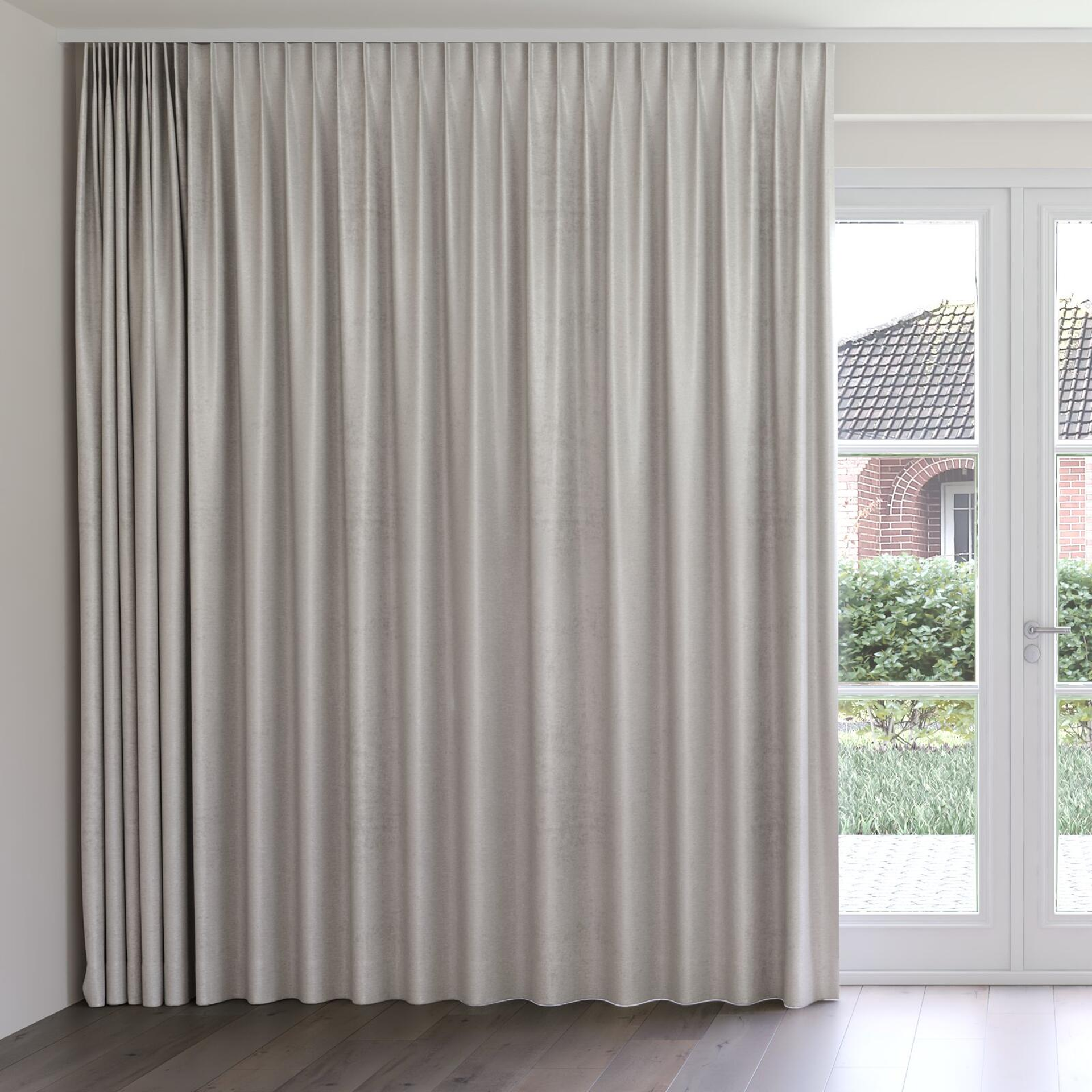 Front view of Lambada Fog, on curtain rail