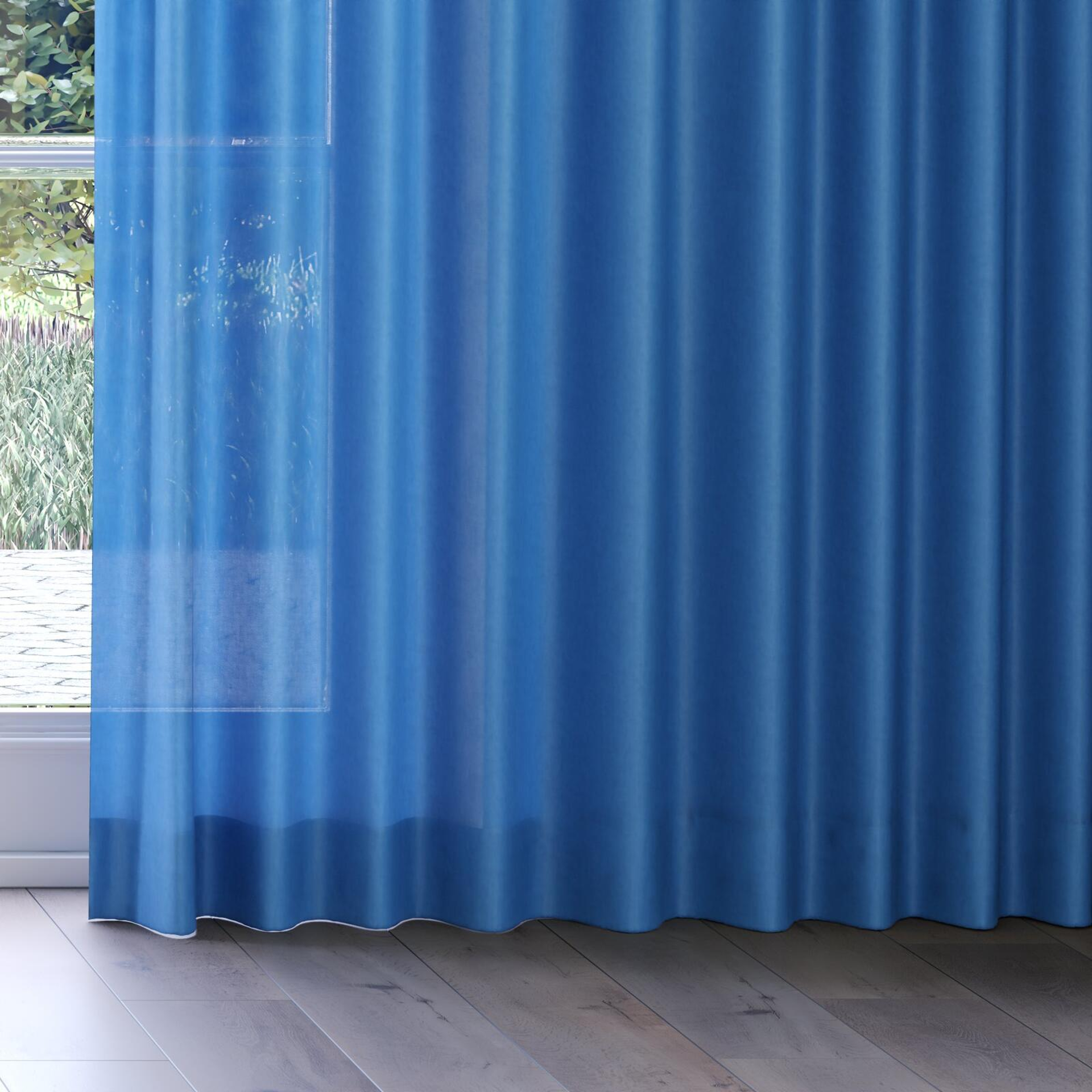 Bottom view of Flo II Horizon, on curtain rail