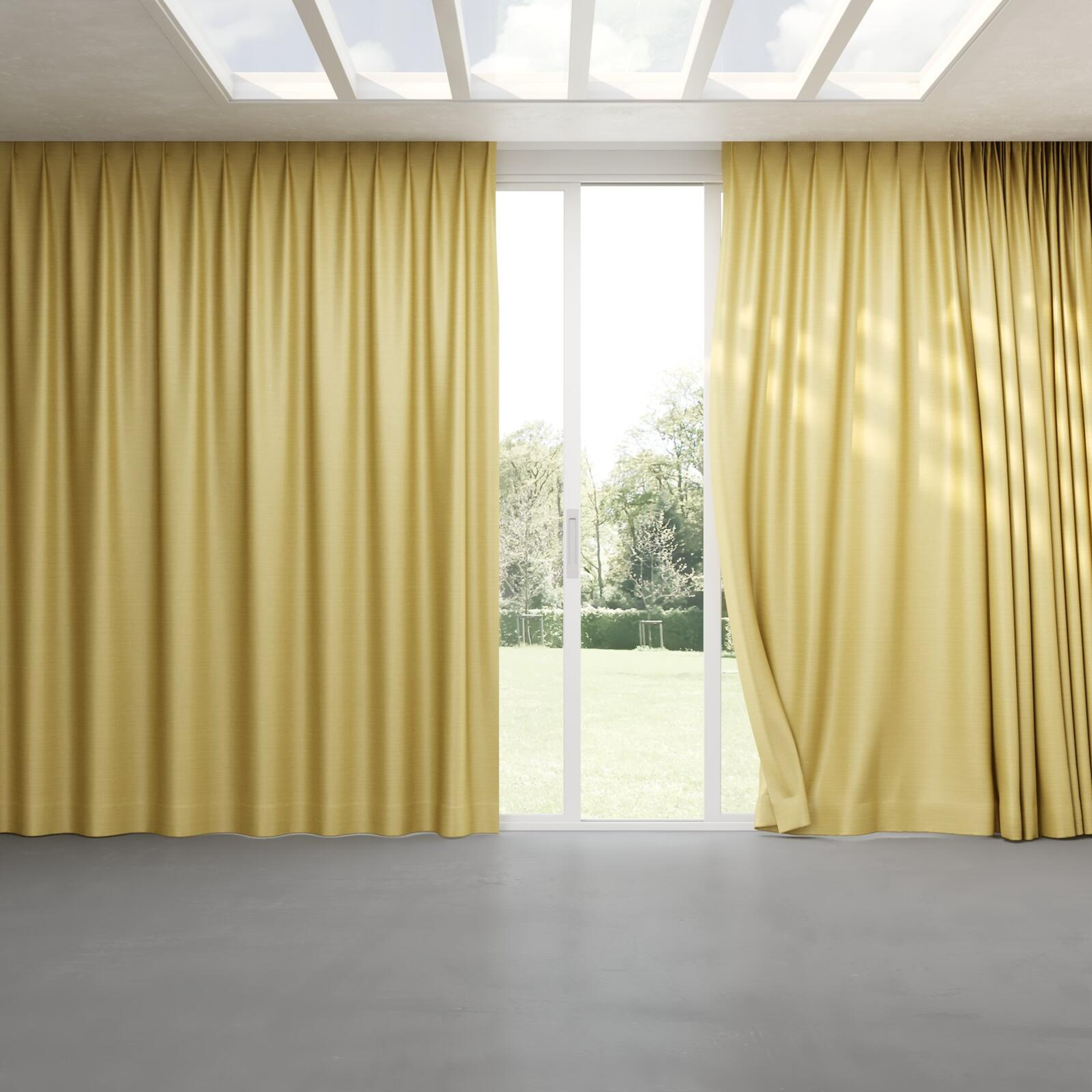 Full view of Silky Pampas, pinch pleat