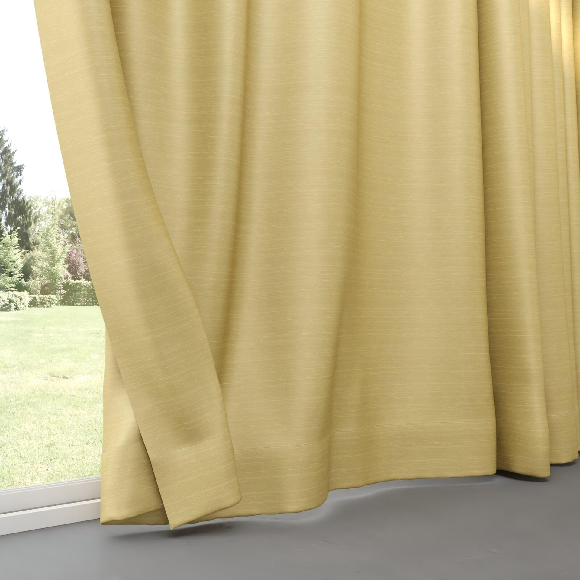 Bottom view of Silky Pampas, pinch pleat