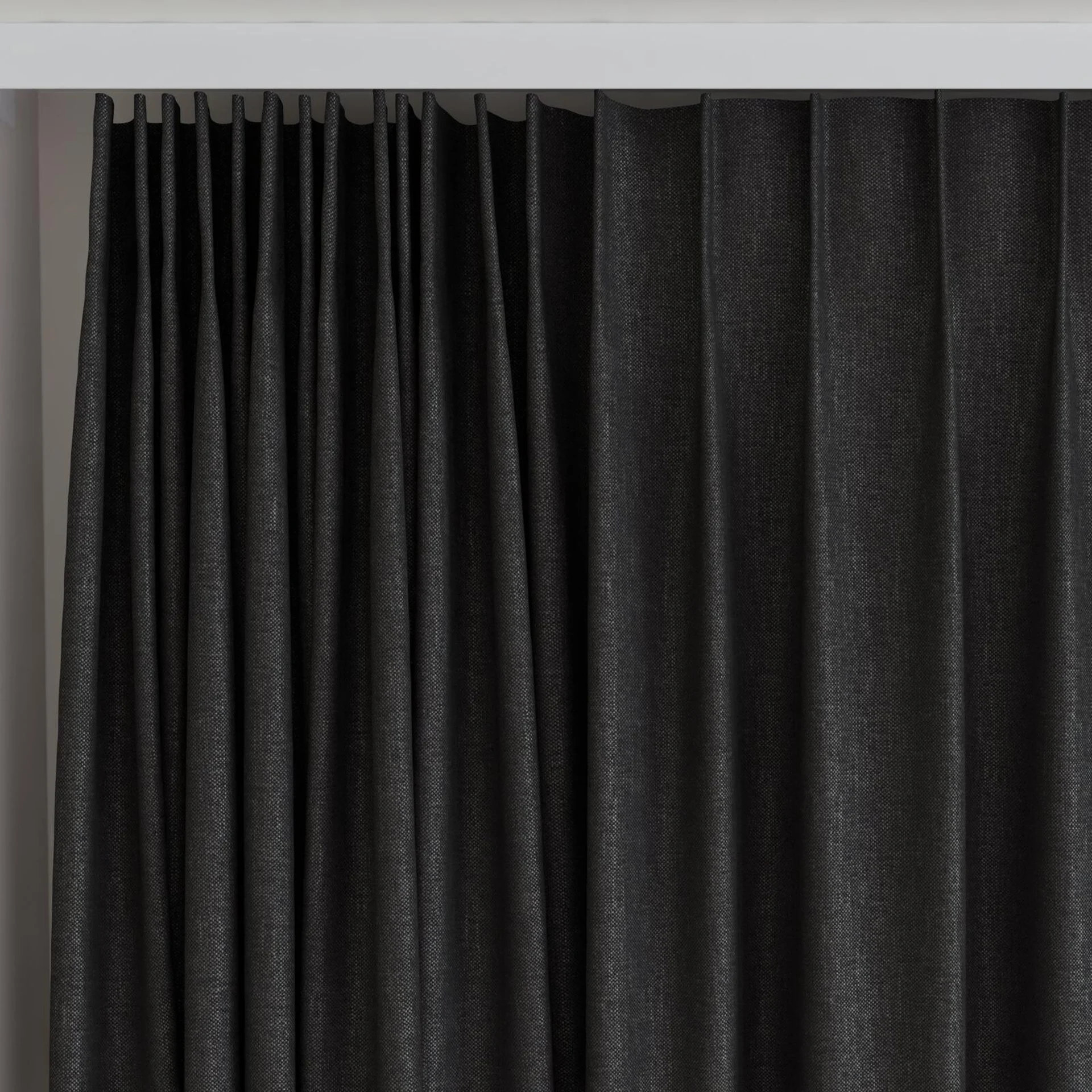 Top view of Perfecto Onyx, on curtain rail