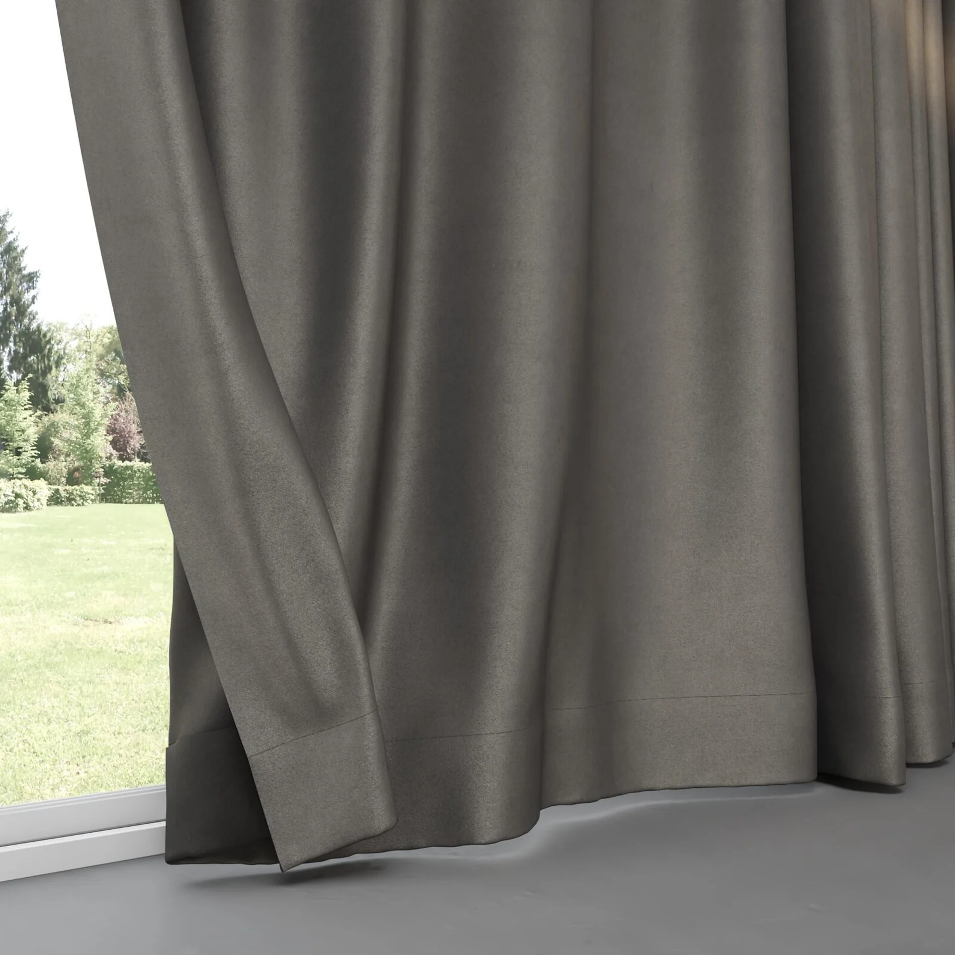 Bottom view of Lech Elephant, pinch pleat