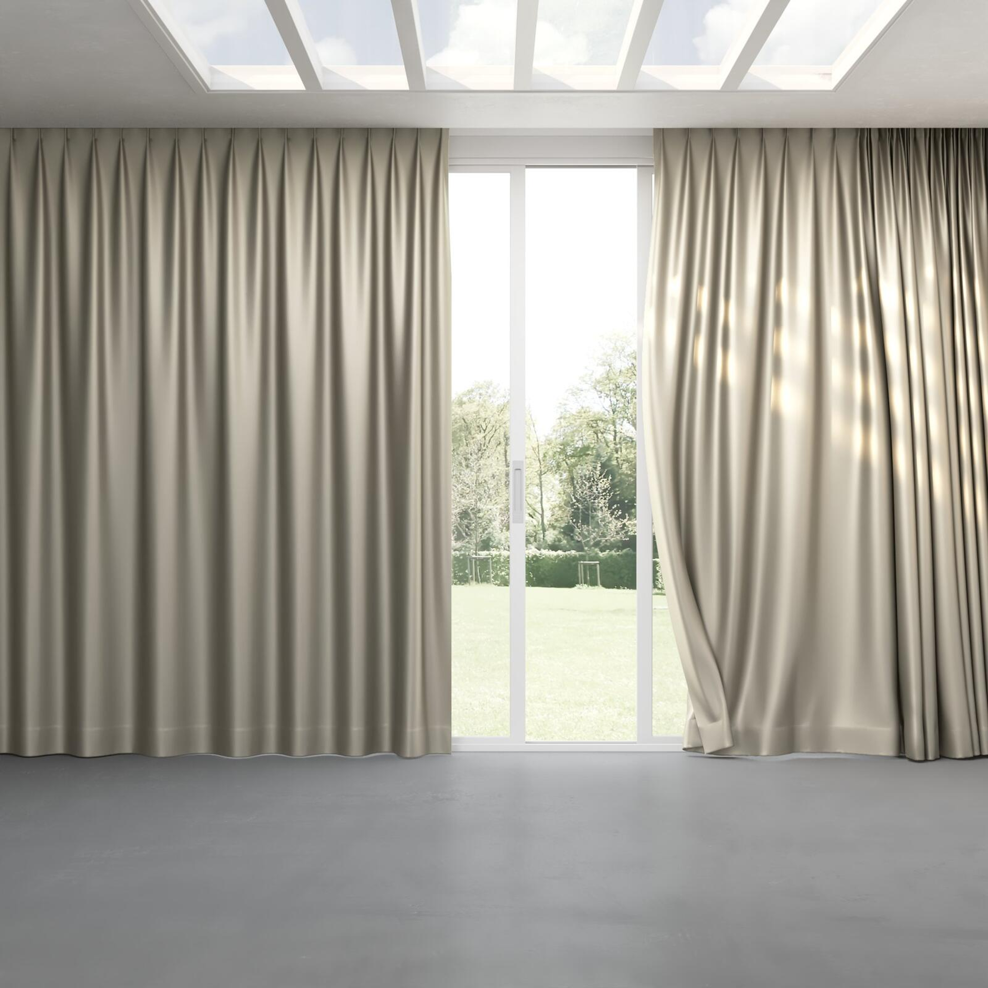 Full view of North Face Linen, pinch pleat