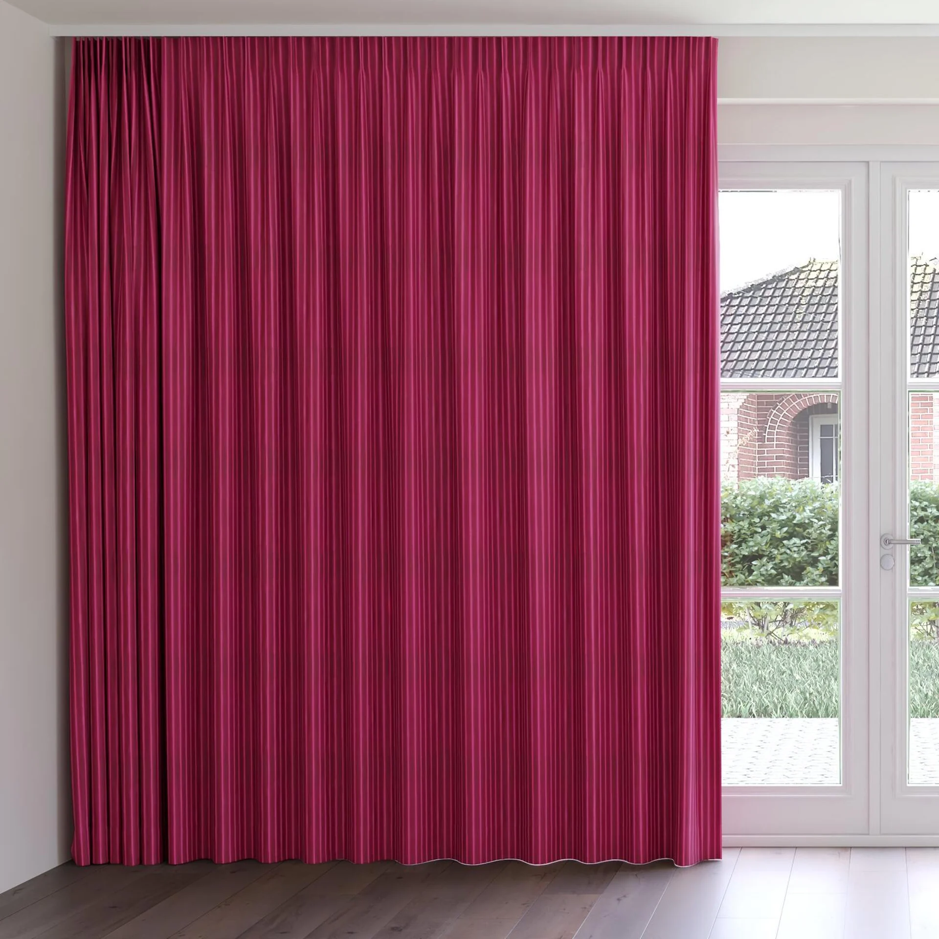 Front view of Cordial Passion, on curtain rail