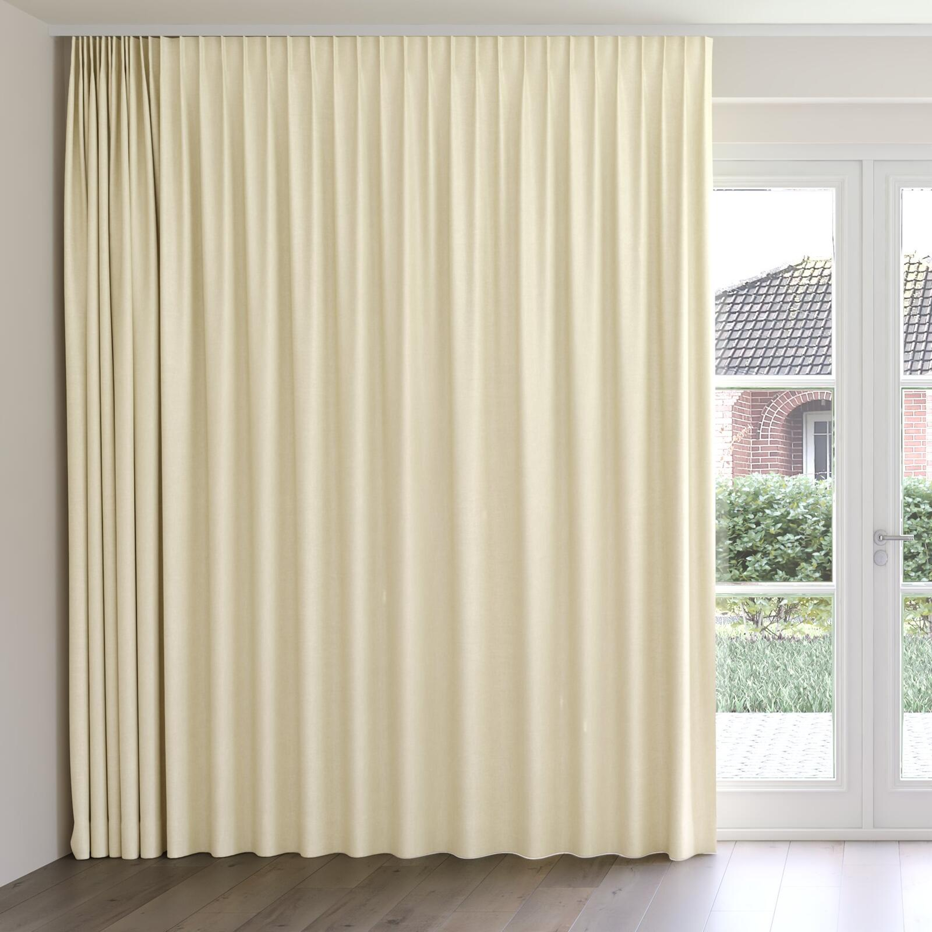 Front view of Bronco Parchment, on curtain rail