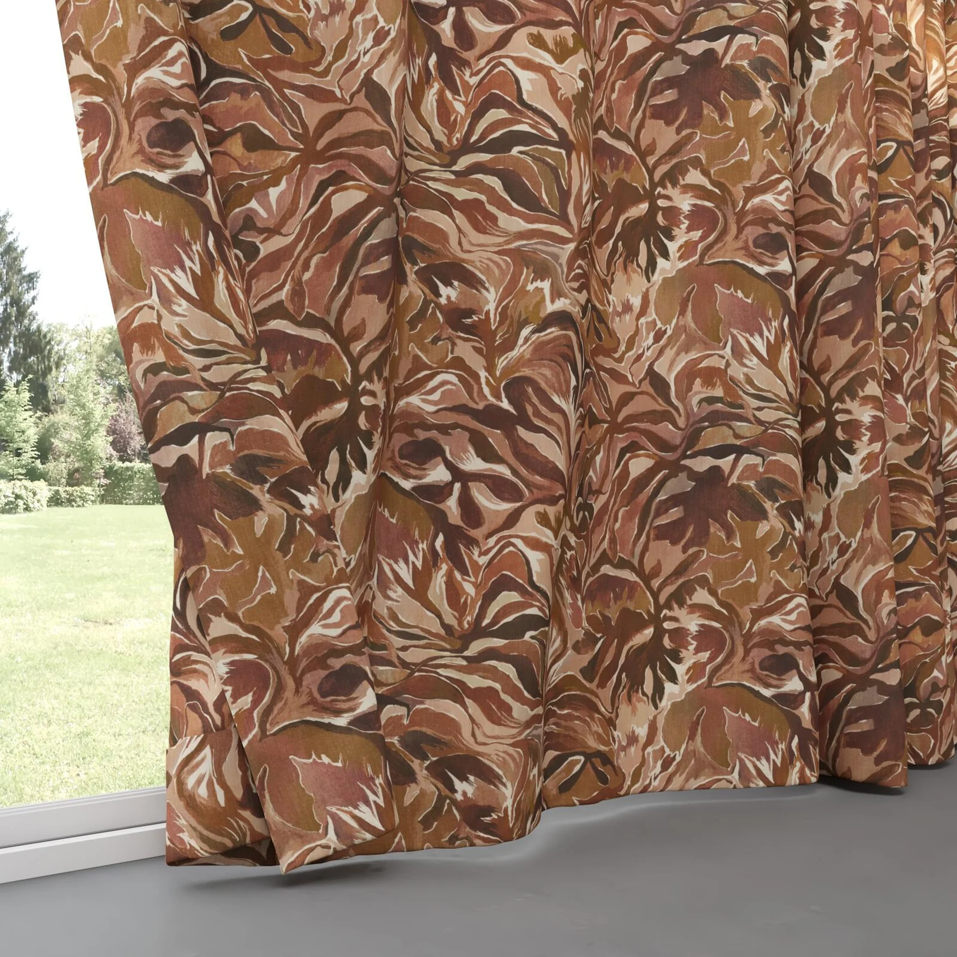 Bottom view of Grande Terre Tamarind, pinch pleat