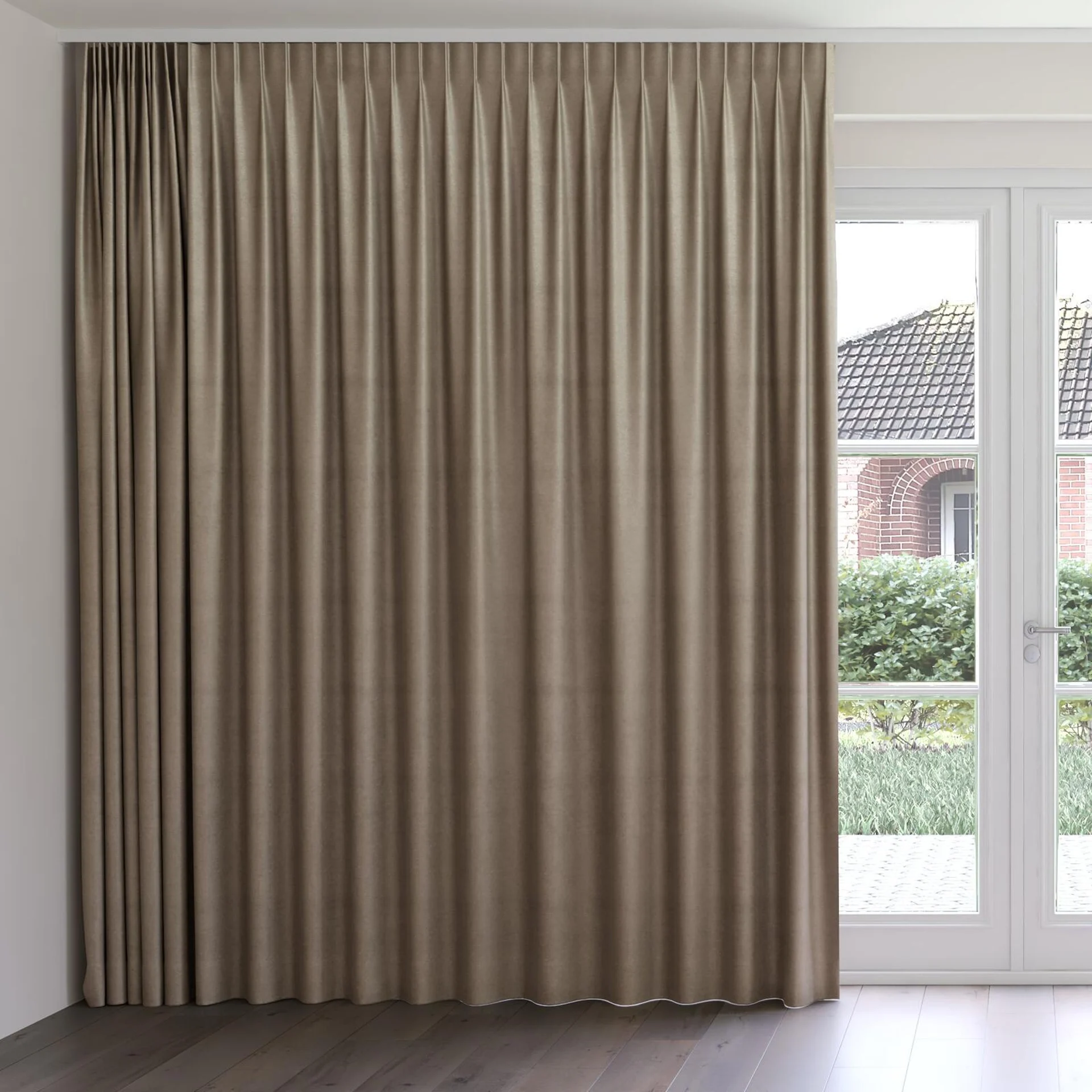 Front view of Baron Stucco, on curtain rail