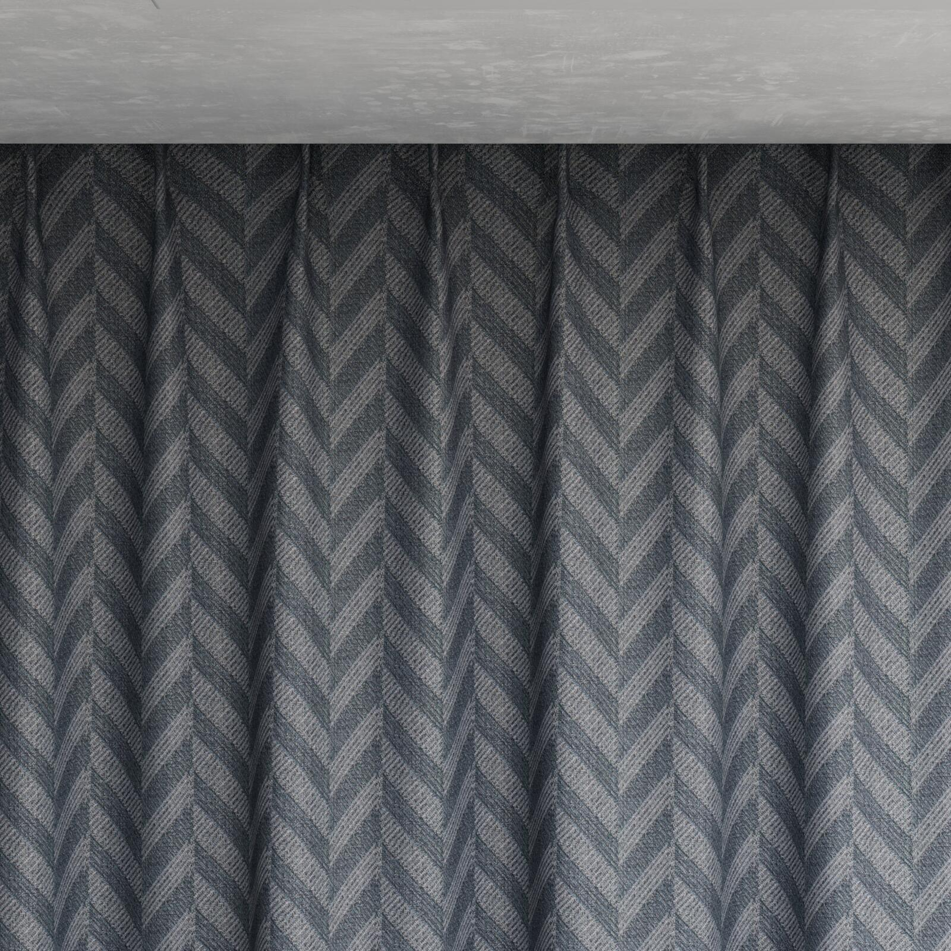 Top view of Lupine Storm, pinch pleat