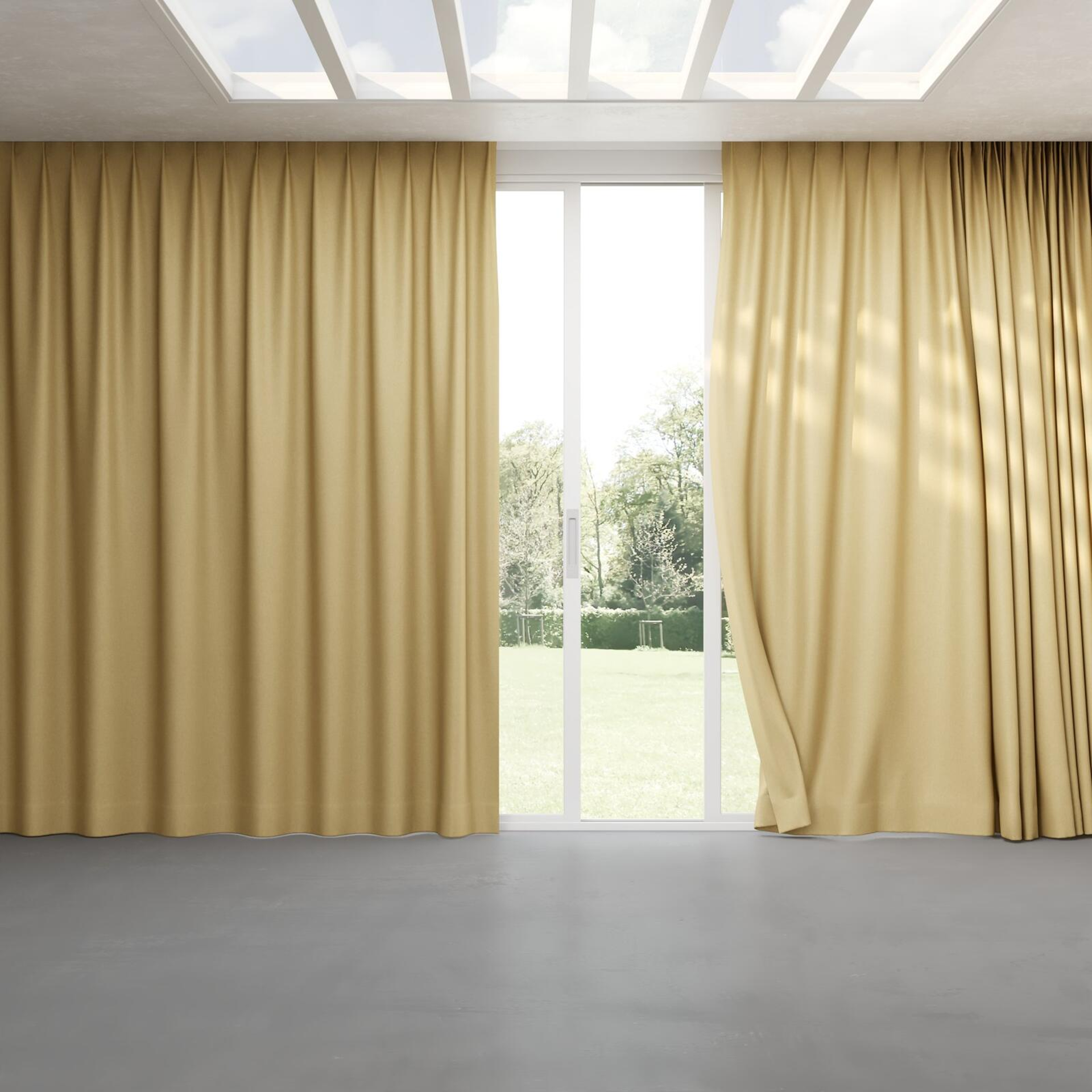Full view of Woolly/Woolen Straw, pinch pleat