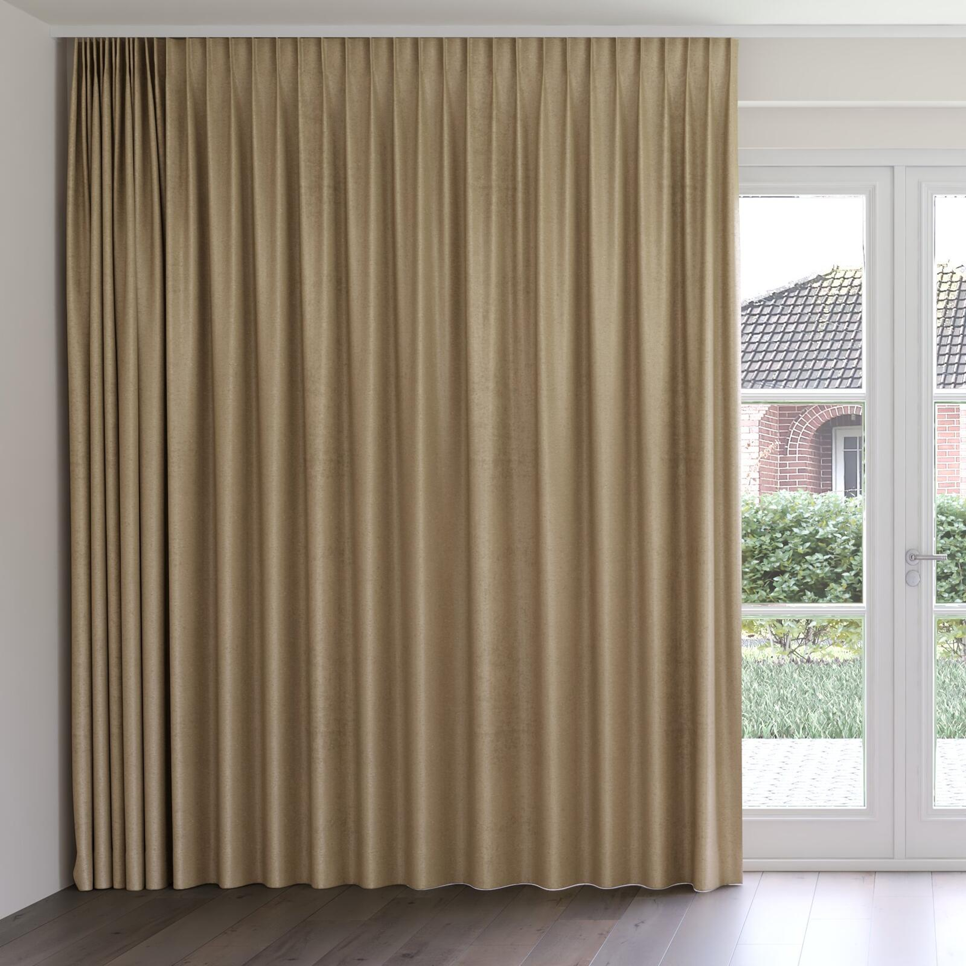 Front view of Lambada Whisper, on curtain rail