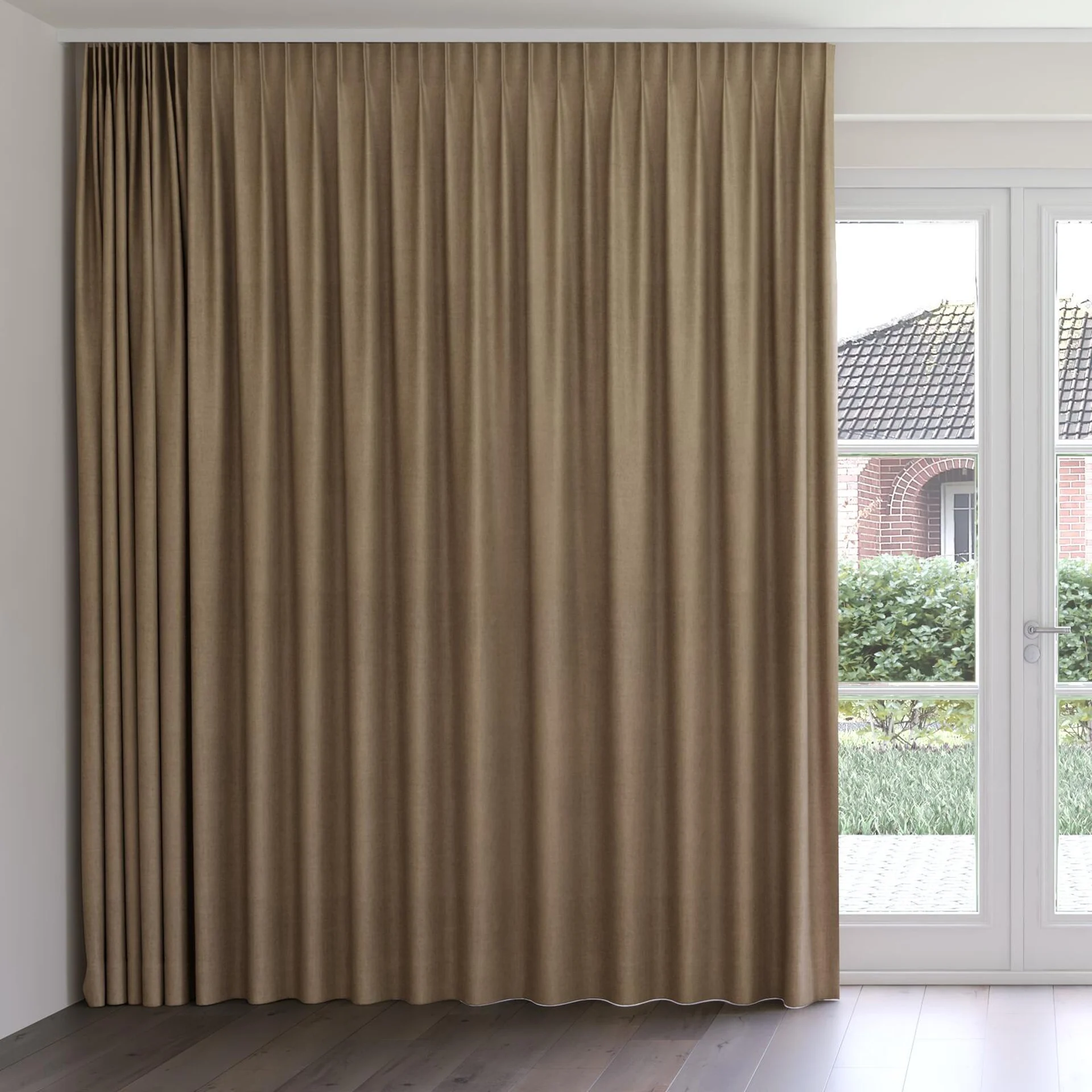 Front view of Monterey Java, on curtain rail