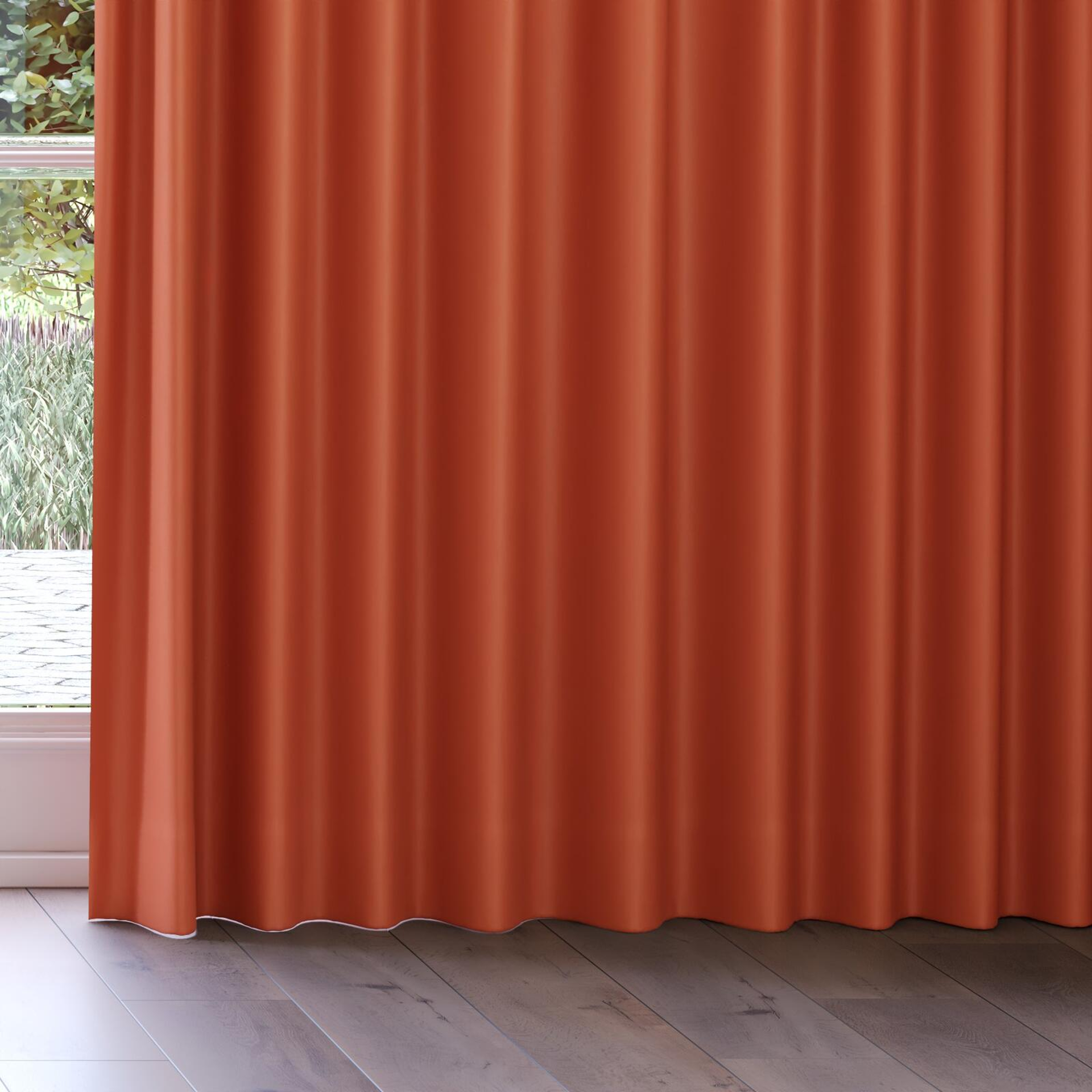 Bottom view of Blockbuster Sienna, on curtain rail