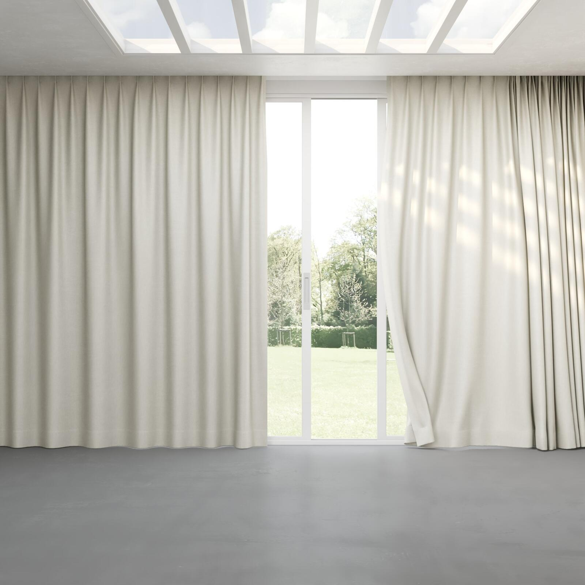 Full view of Bronco Silver, pinch pleat