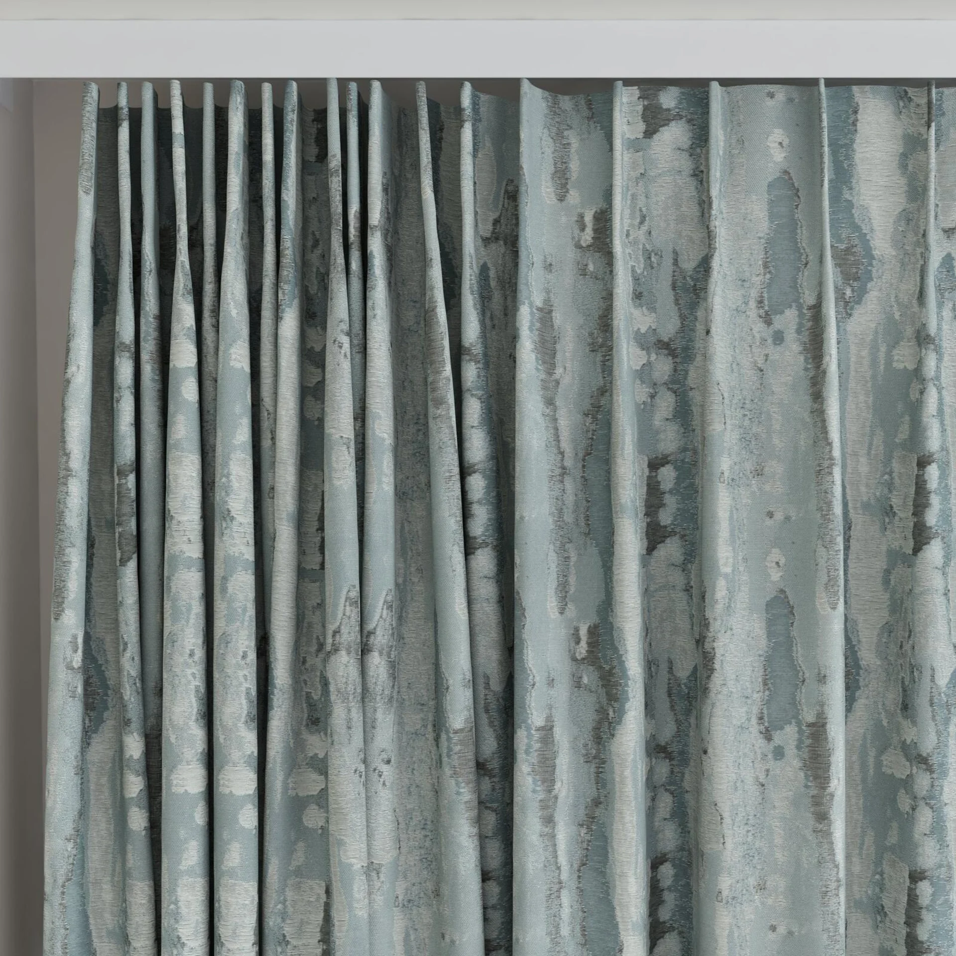 Top view of Jager Niagara, on curtain rail