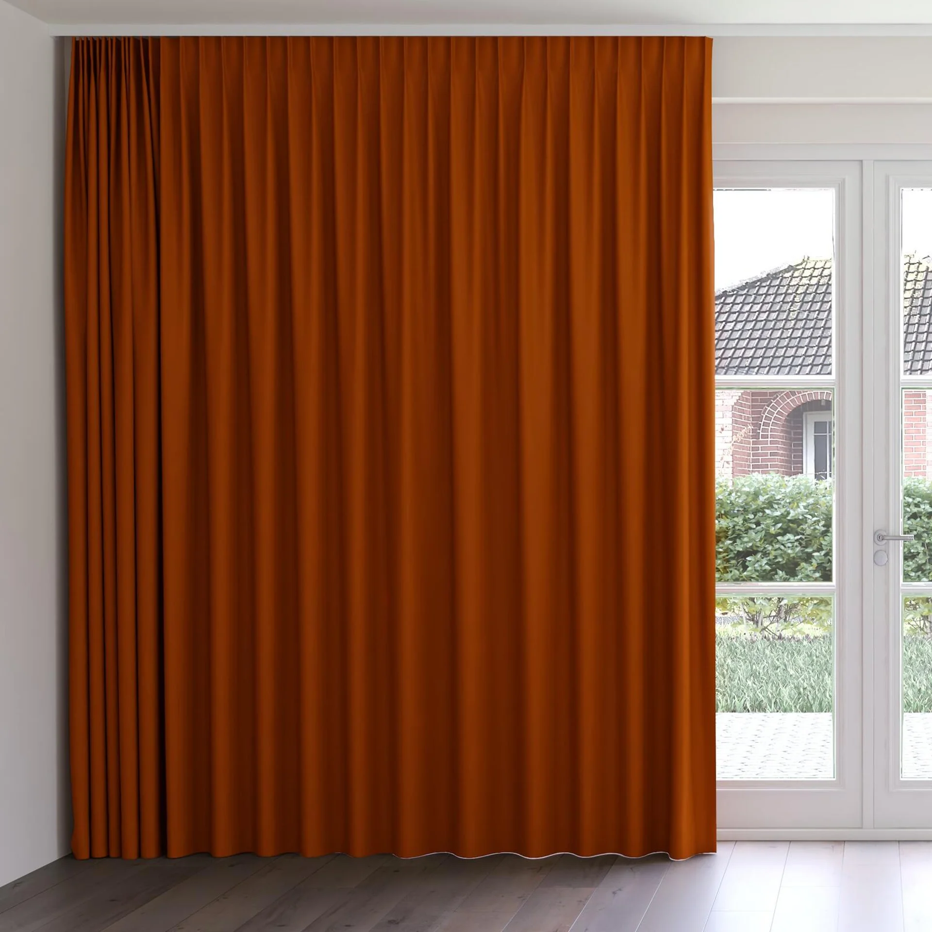 Front view of Vela Clementine, on curtain rail