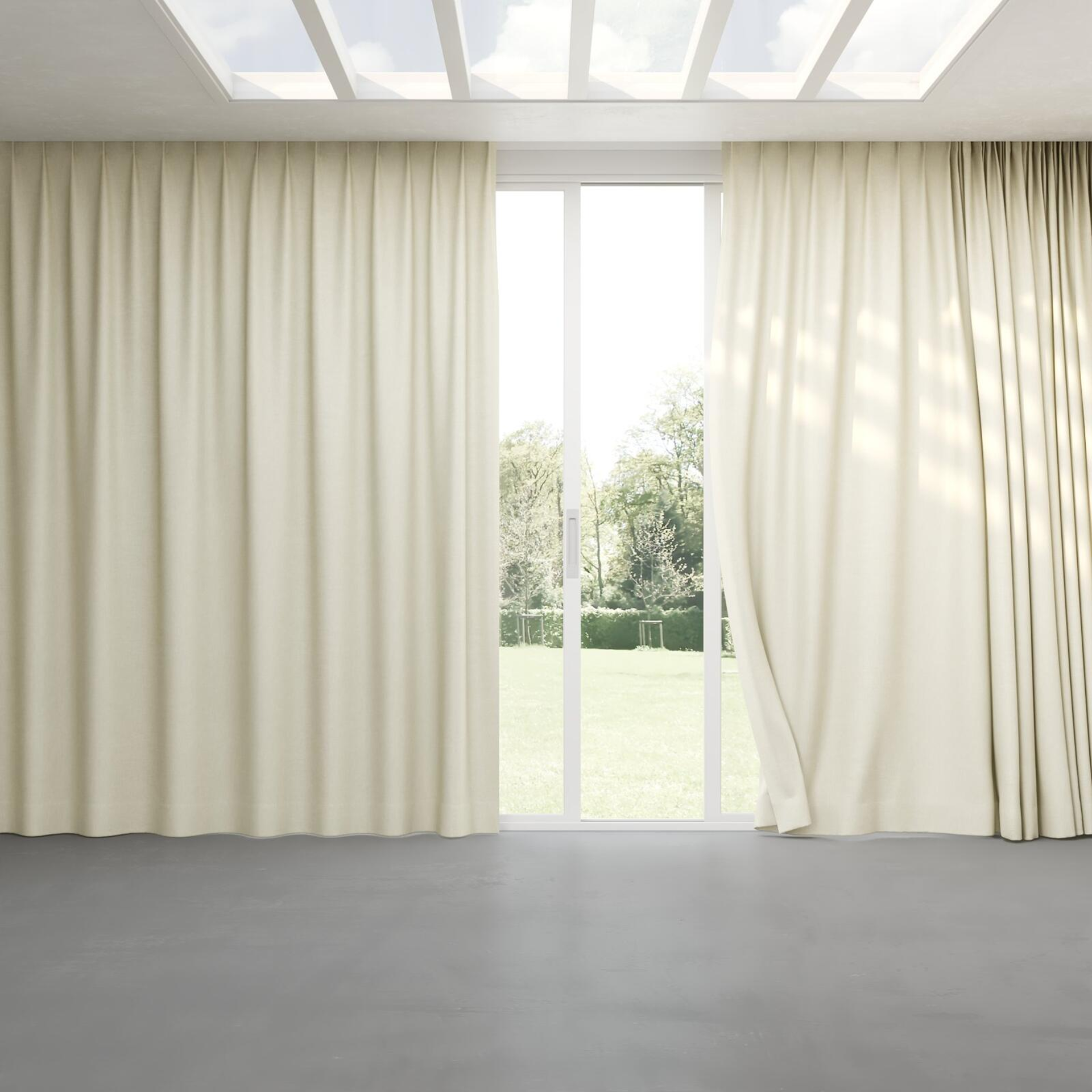Full view of Bronco Marble, pinch pleat
