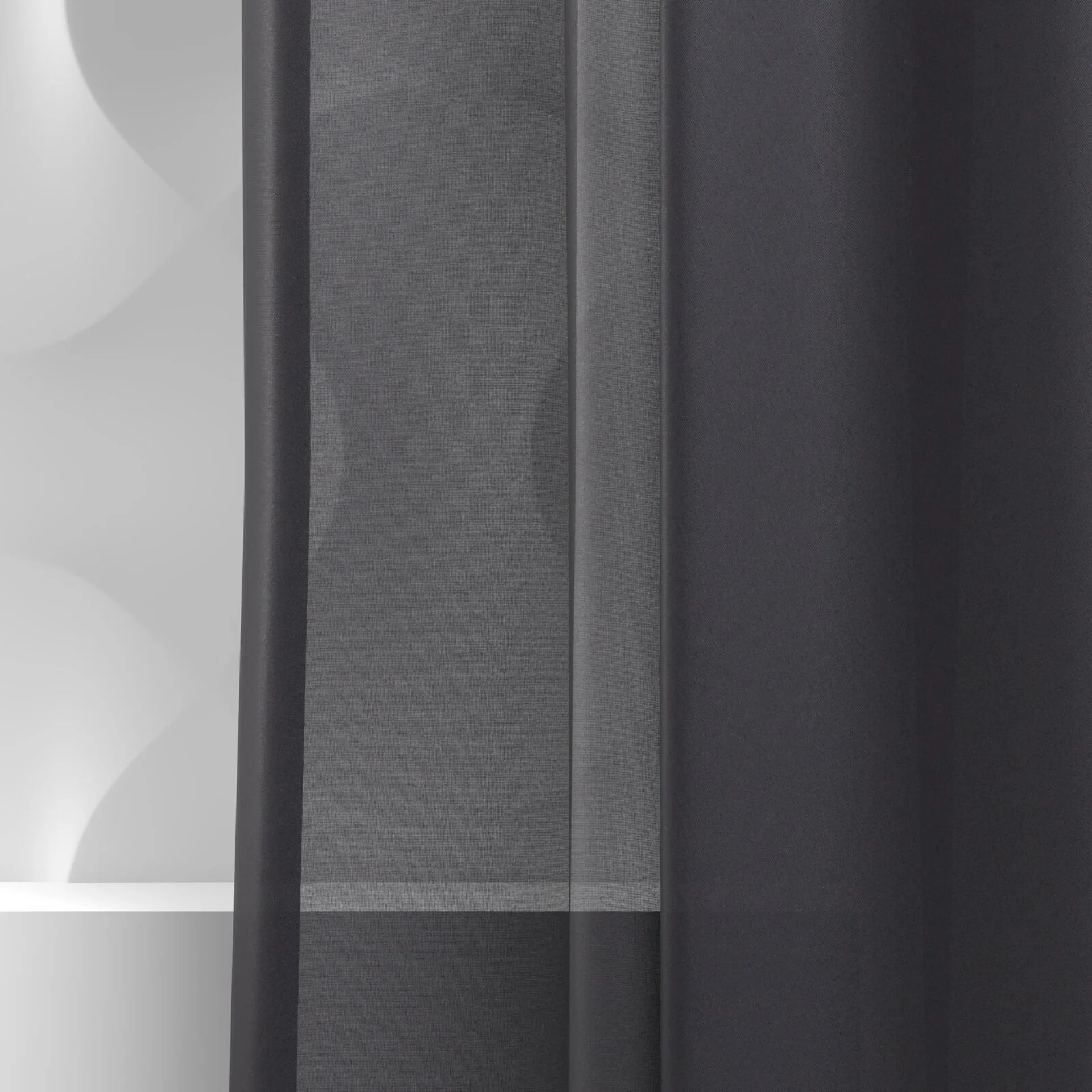 Detailed view of Xo Raven