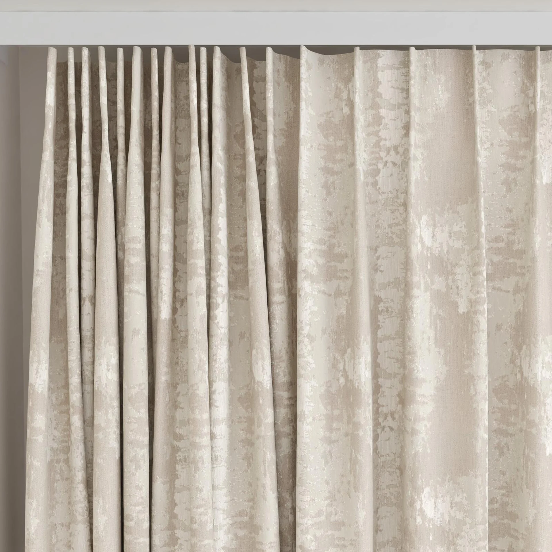 Top view of Lassen Sesame, on curtain rail
