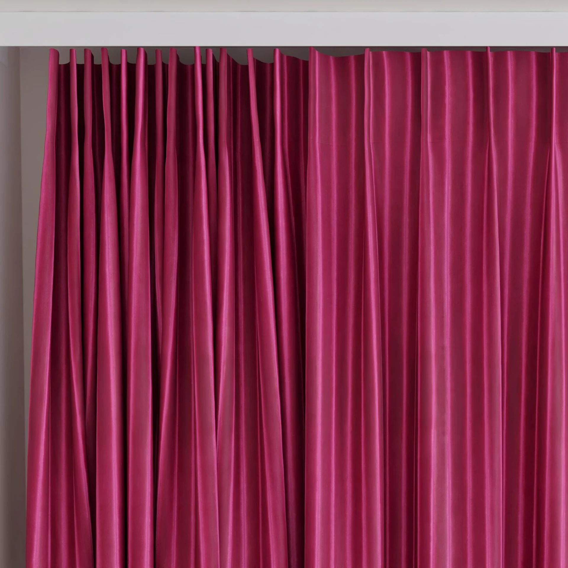 Top view of Cordial Passion, on curtain rail