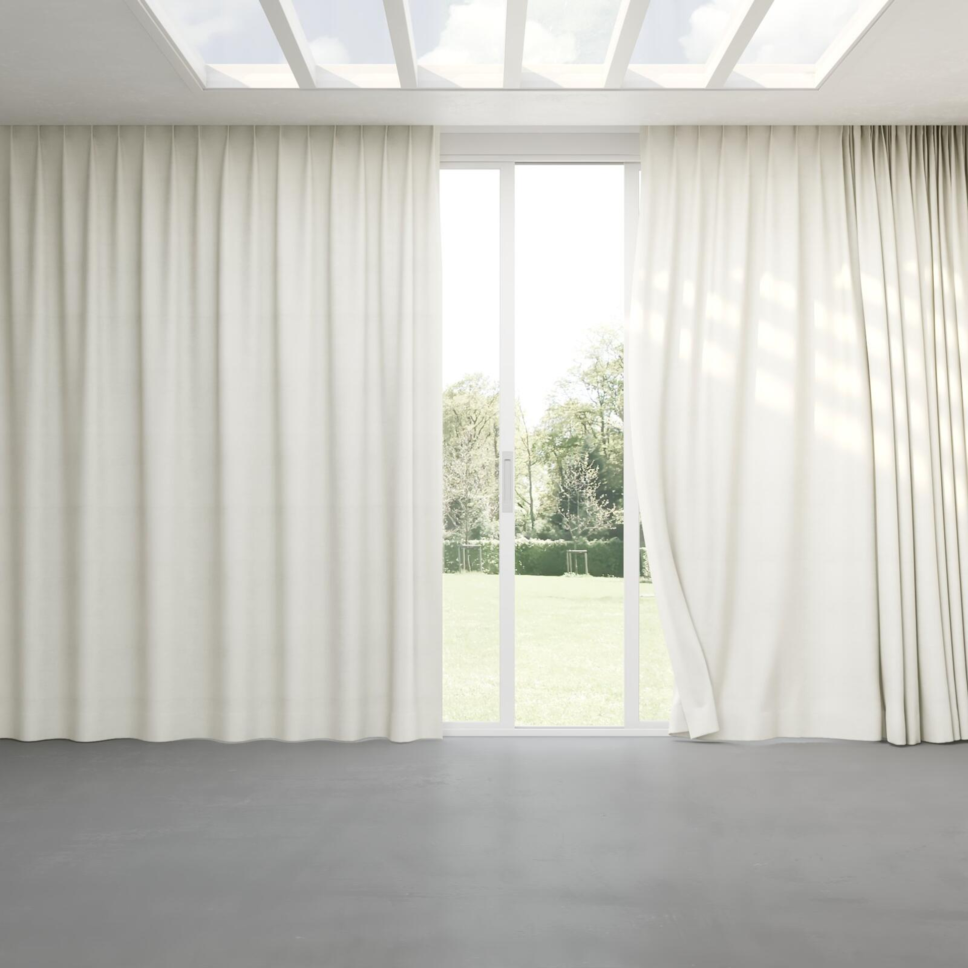 Full view of Mont Blanc Pearl, pinch pleat