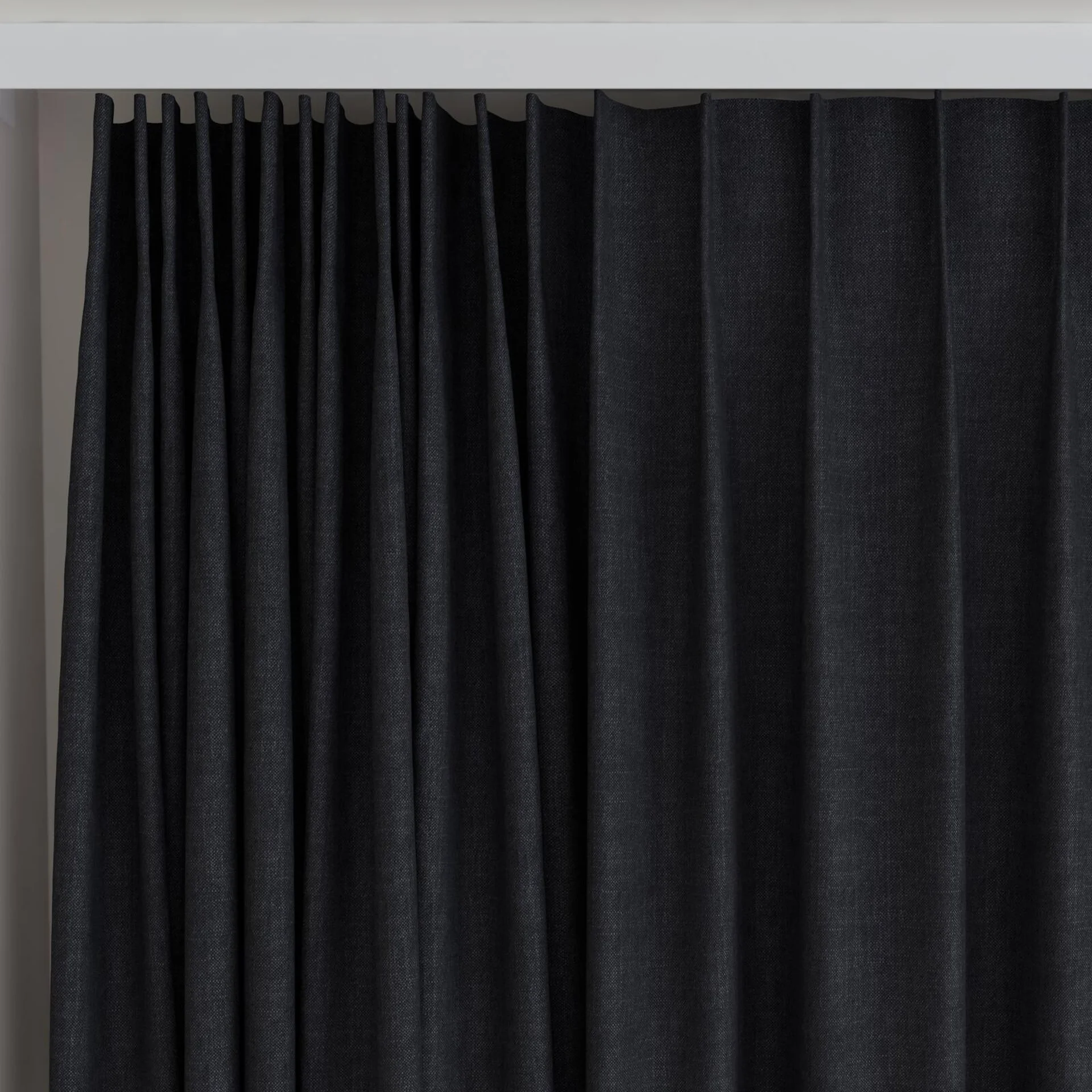 Top view of Rover Onyx, on curtain rail