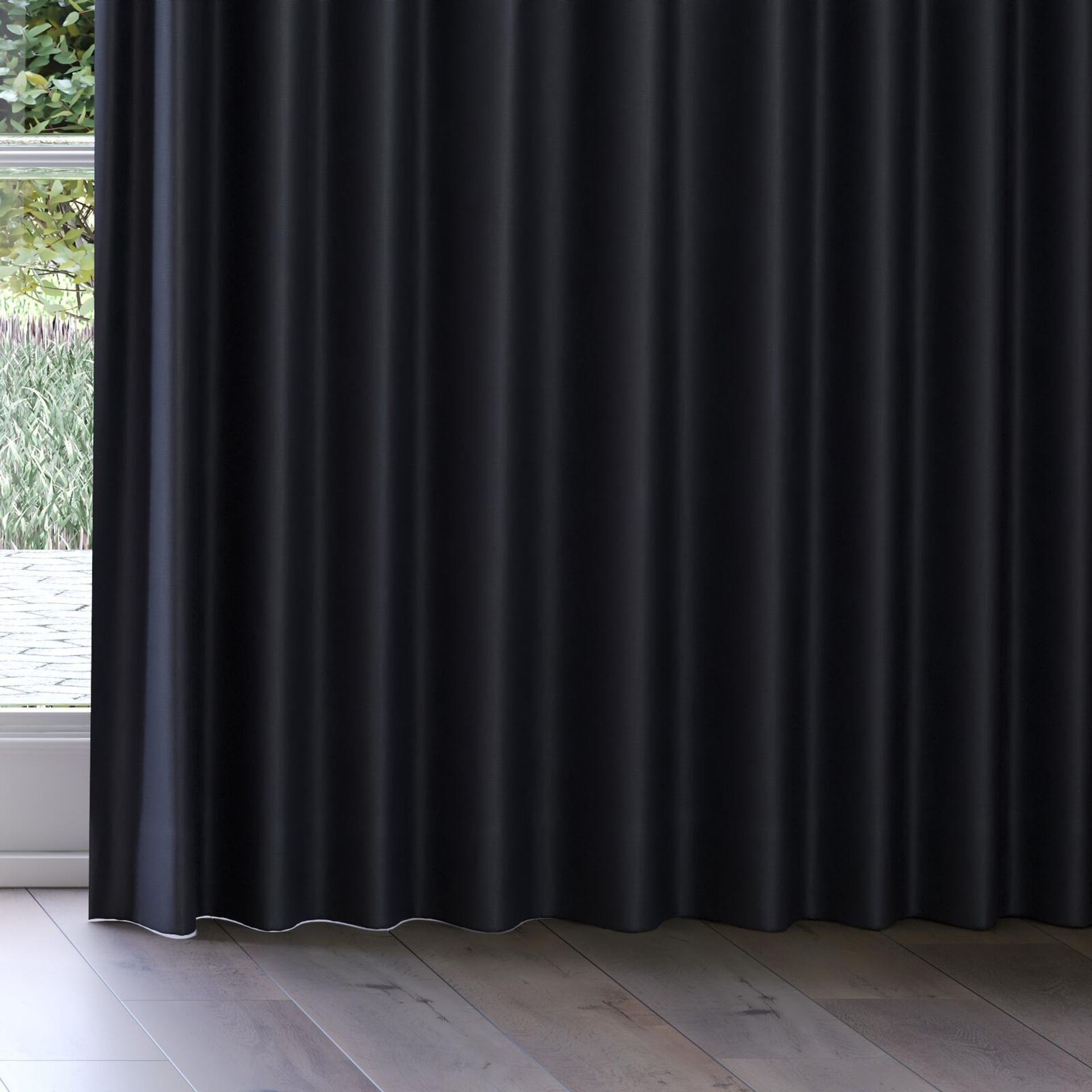 Bottom view of Soho Shadow, on curtain rail