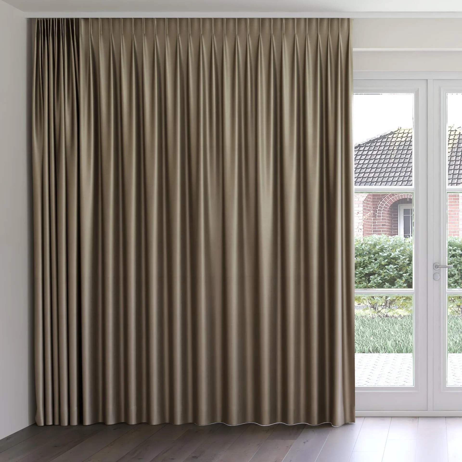 Front view of Mont Blanc Bison, on curtain rail
