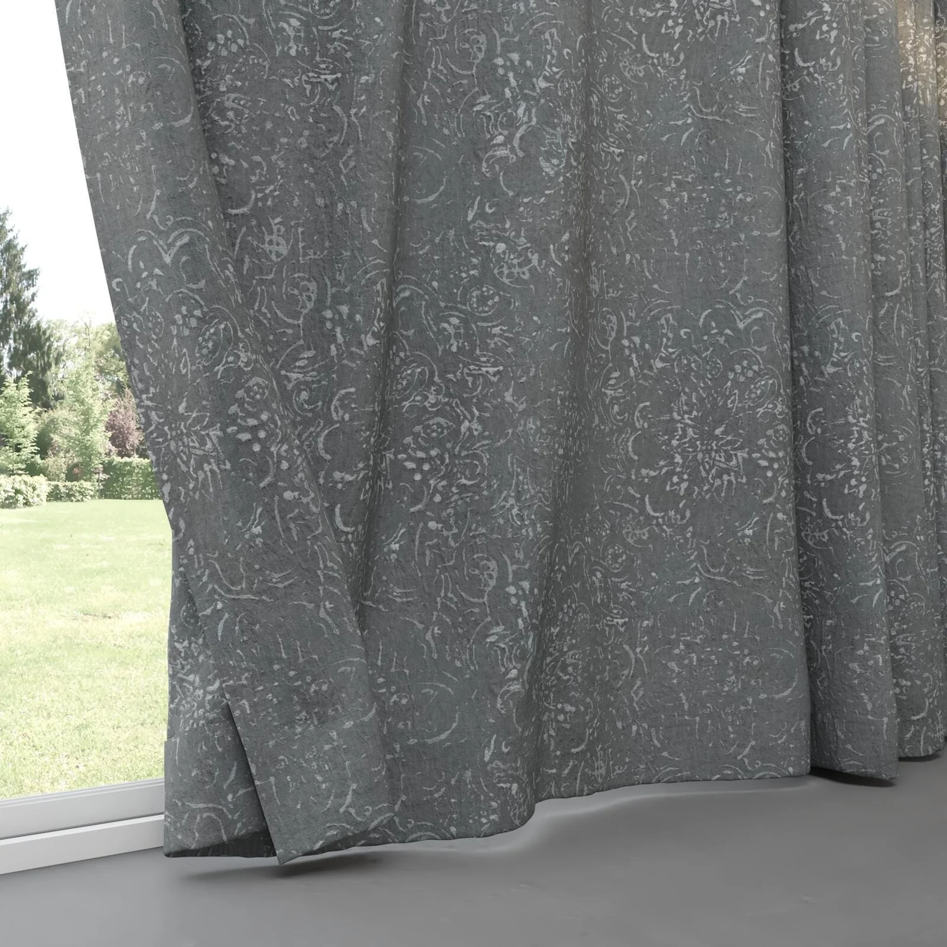 Bottom view of Azulejo Ash, pinch pleat