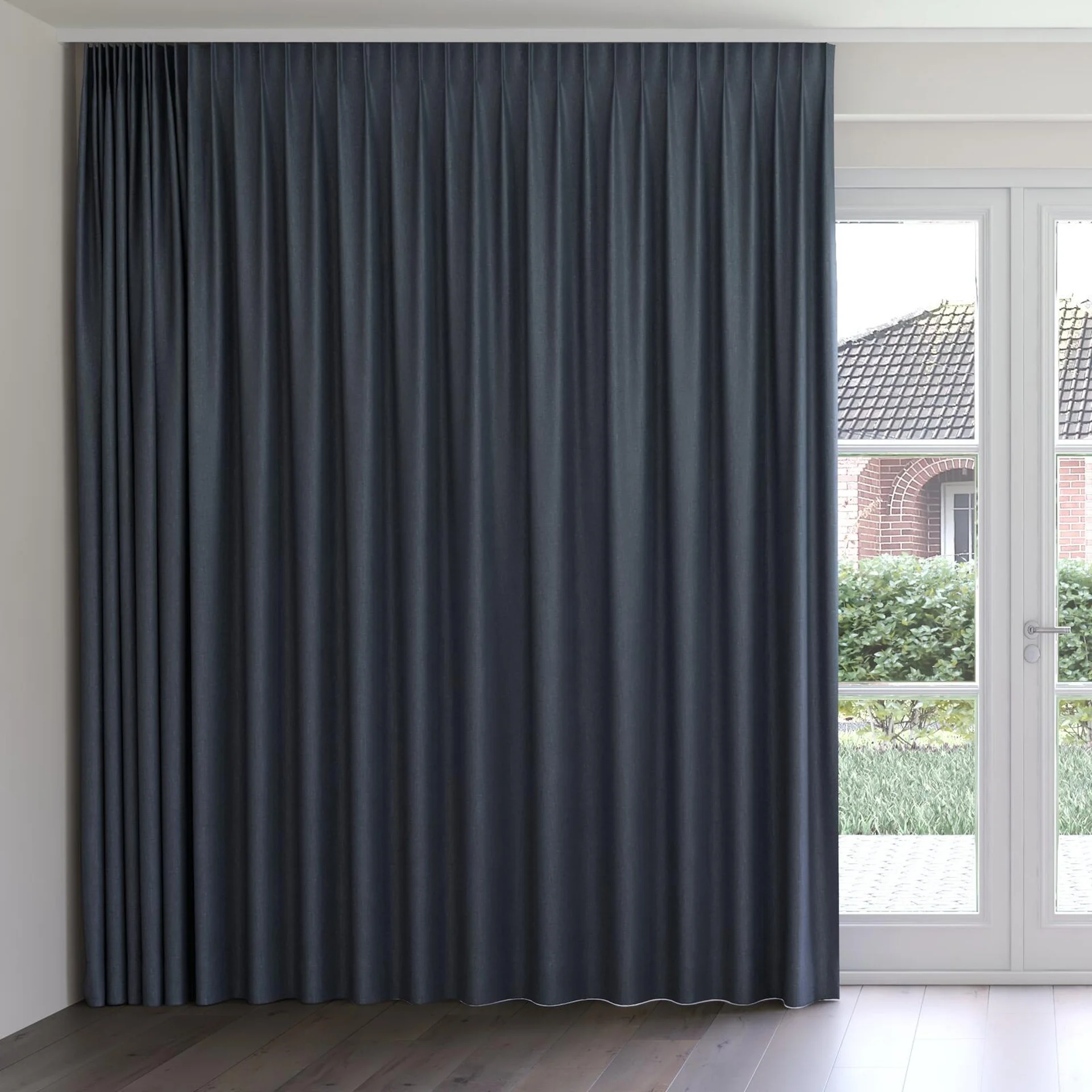 Front view of Bronco Shadow, on curtain rail