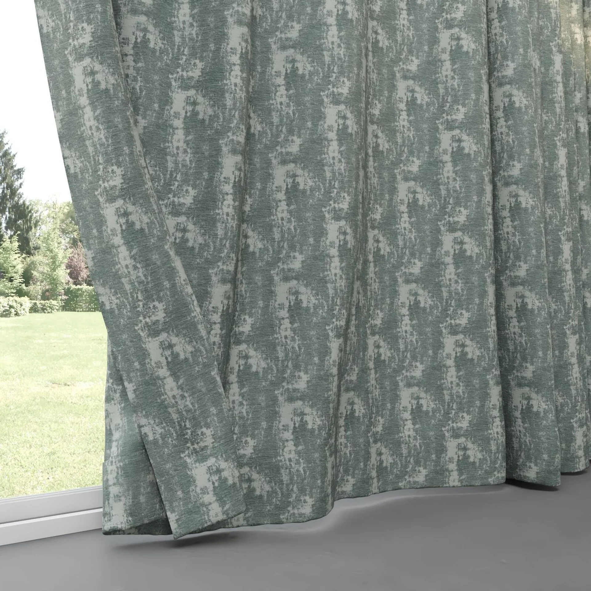 Bottom view of Innovation Seagrass, pinch pleat