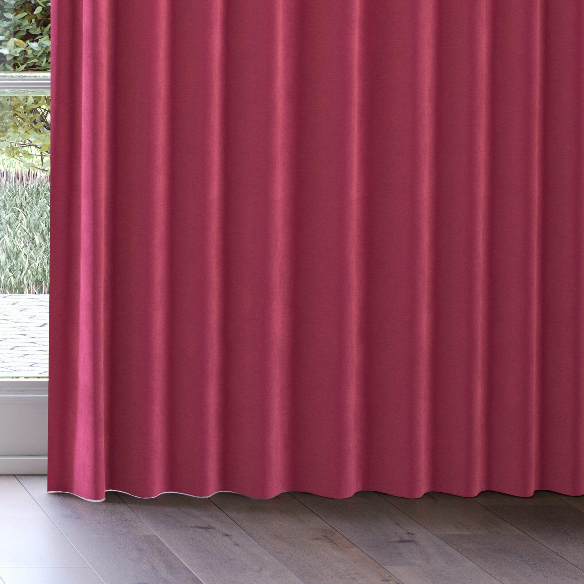 Bottom view of Moon Vino, on curtain rail
