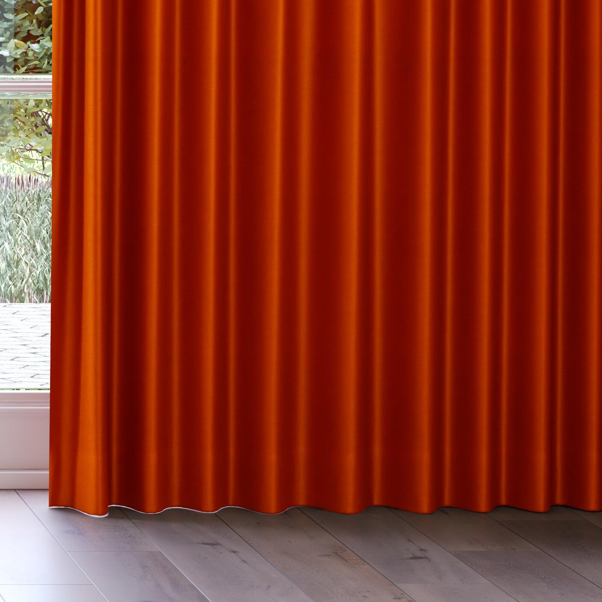 Bottom view of Mont Blanc Spice, on curtain rail