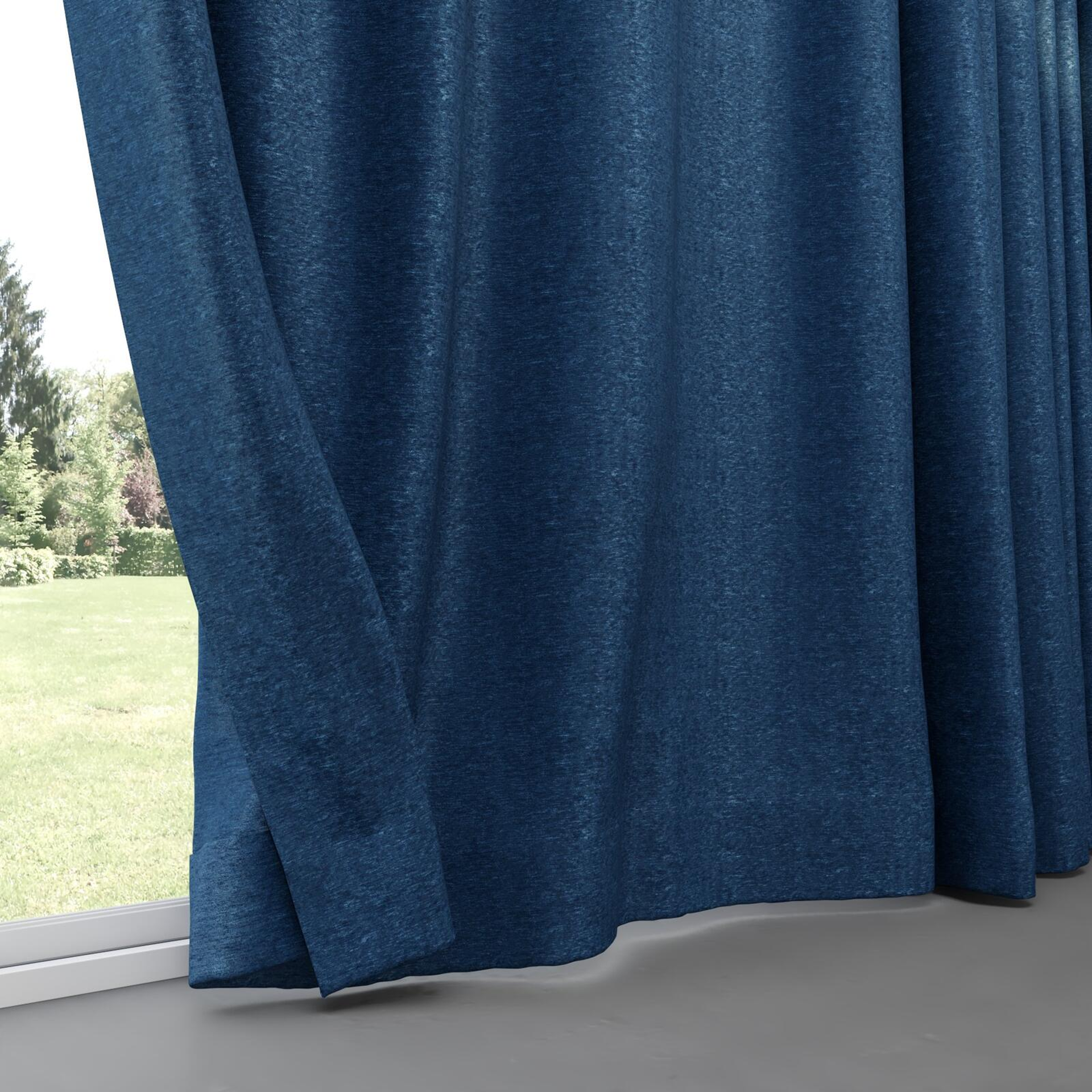 Bottom view of Lambada Stellar, pinch pleat