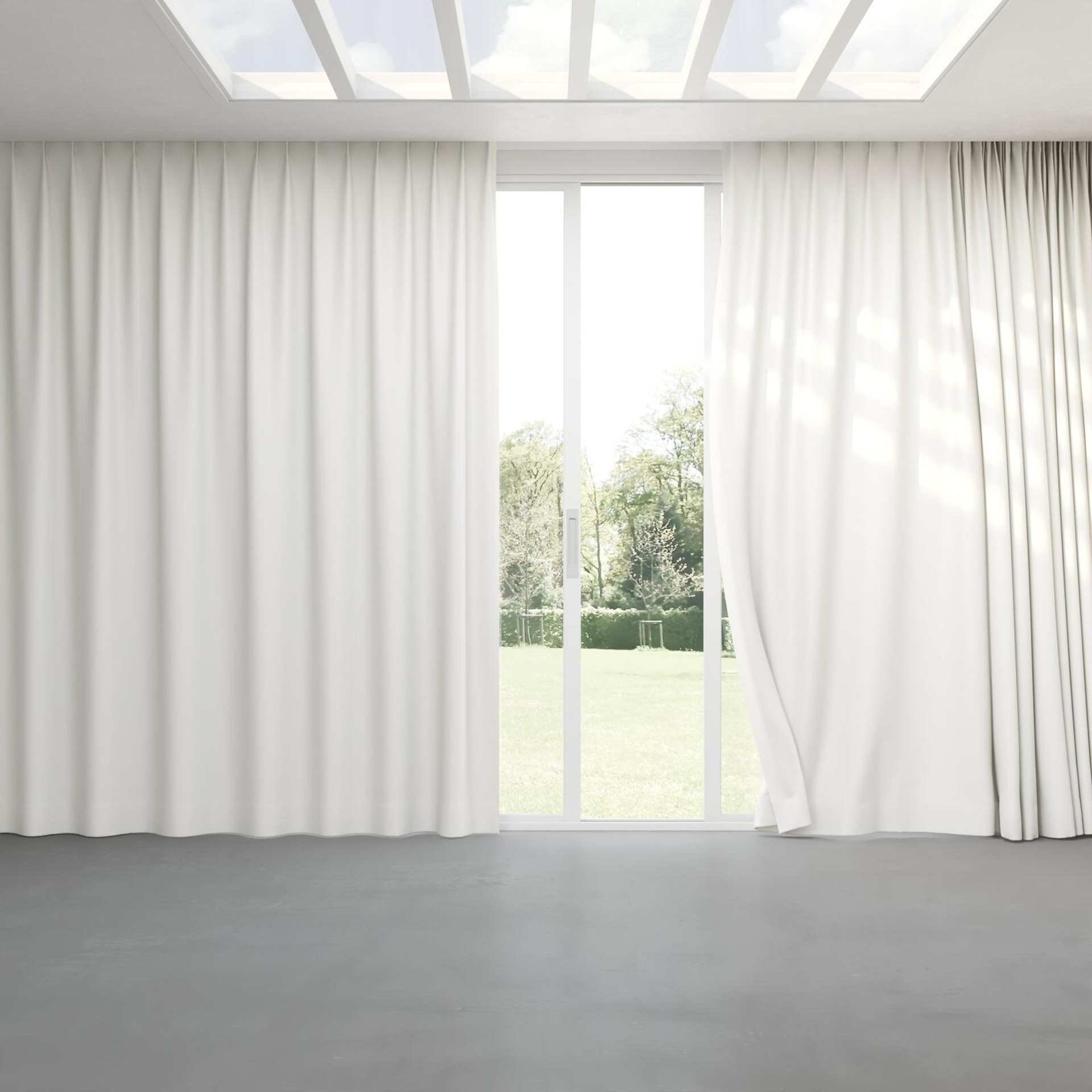 Full view of Naturama Ice, pinch pleat