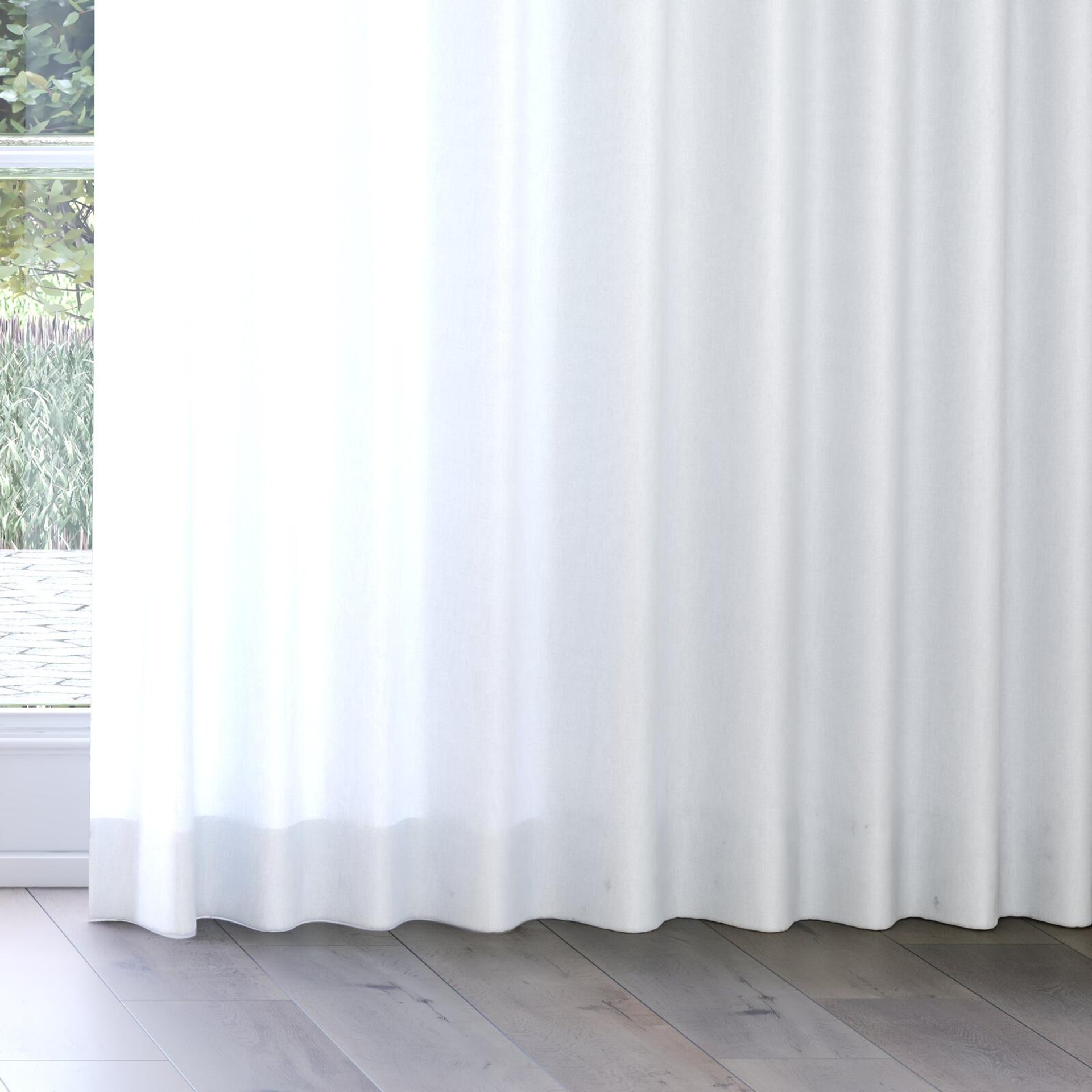 Bottom view of Ophelia Sky, on curtain rail