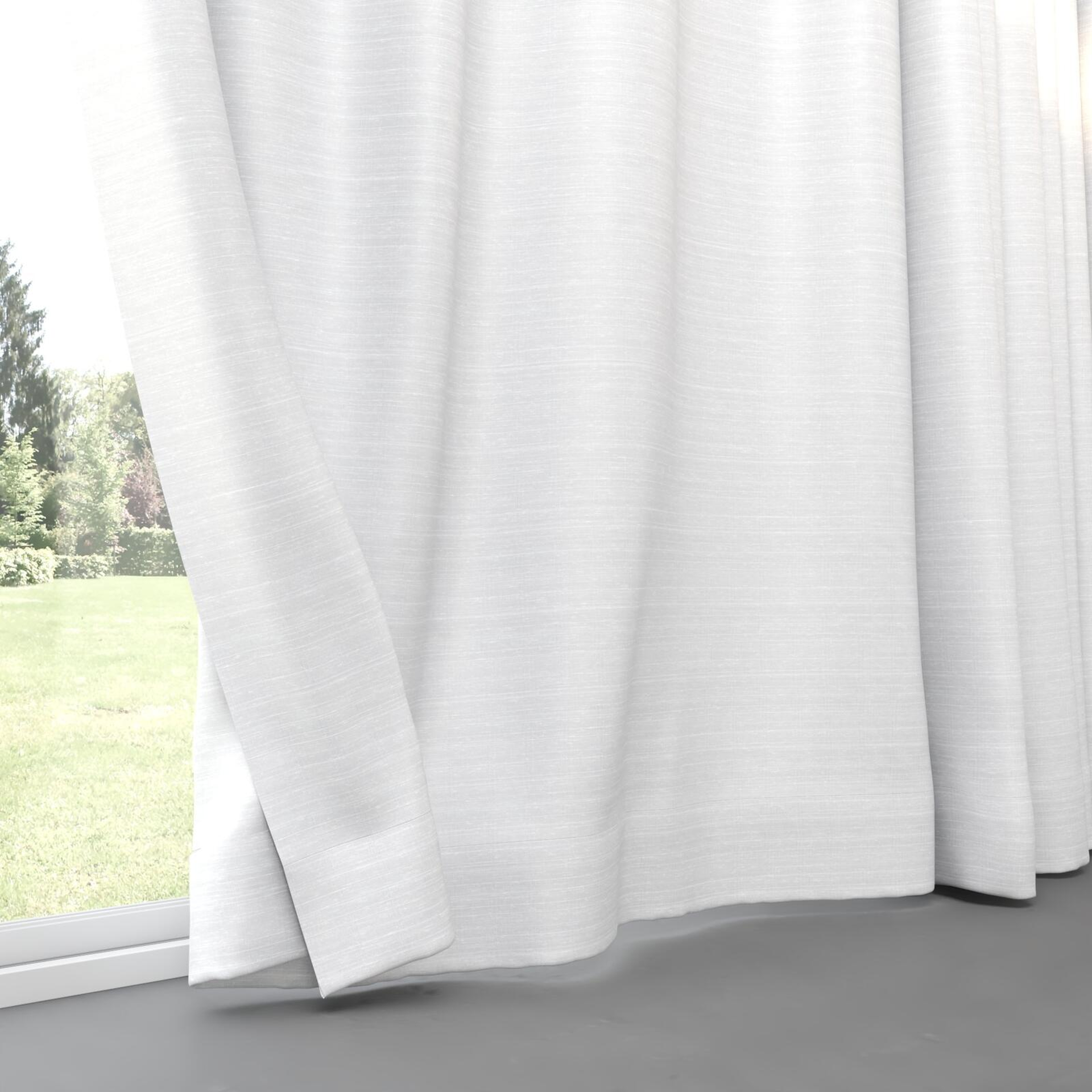 Bottom view of Silky Snow, pinch pleat