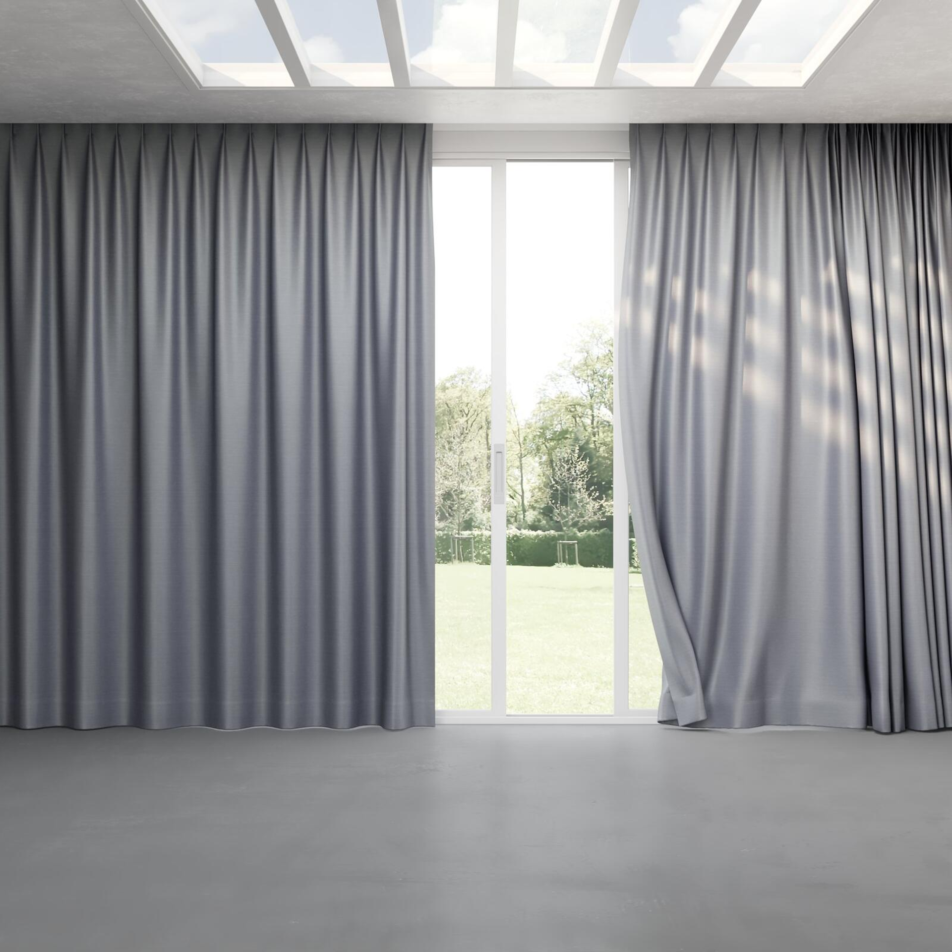 Full view of Silky Hydro, pinch pleat