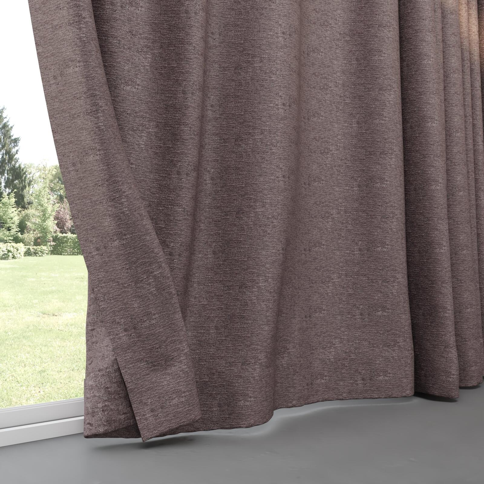 Bottom view of Monsieur Griffin, pinch pleat