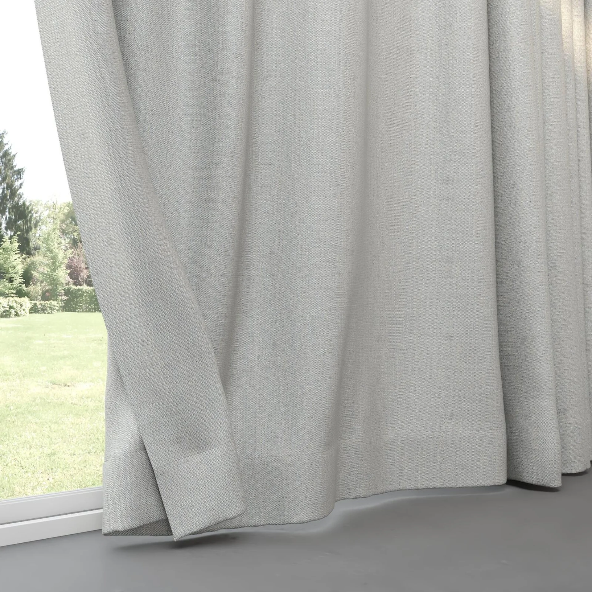 Bottom view of Gent Whisper, pinch pleat