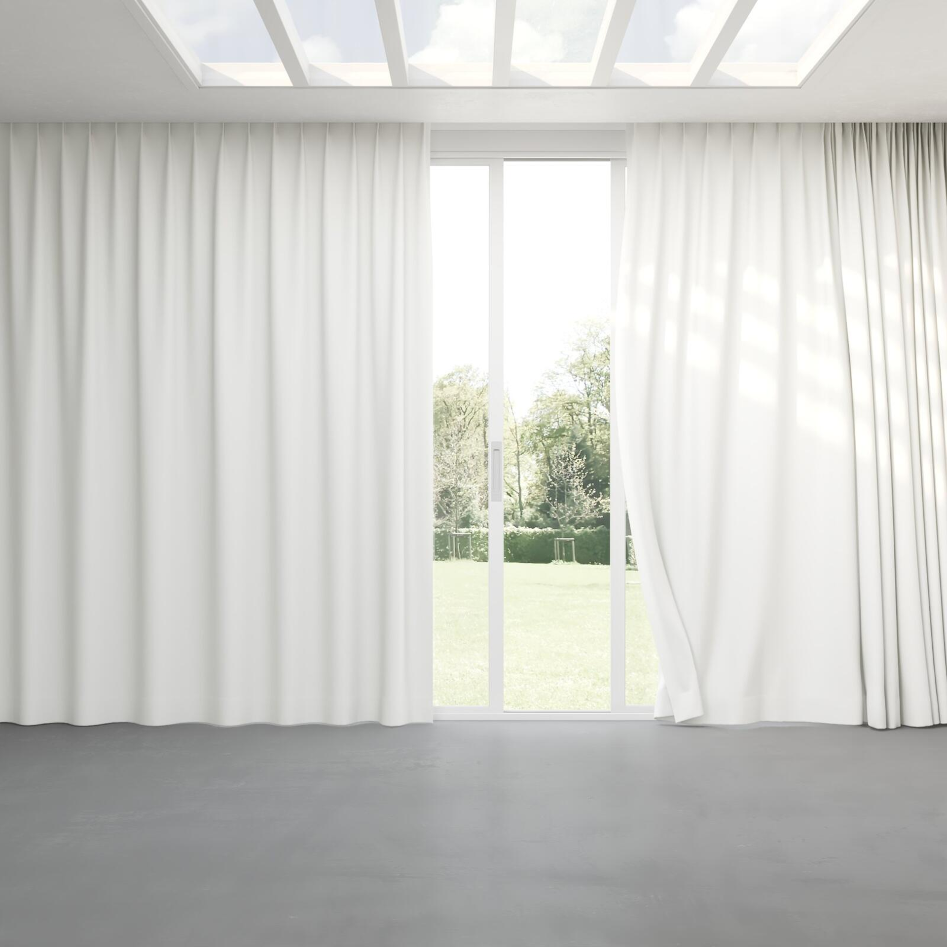 Full view of Vela Swan, pinch pleat