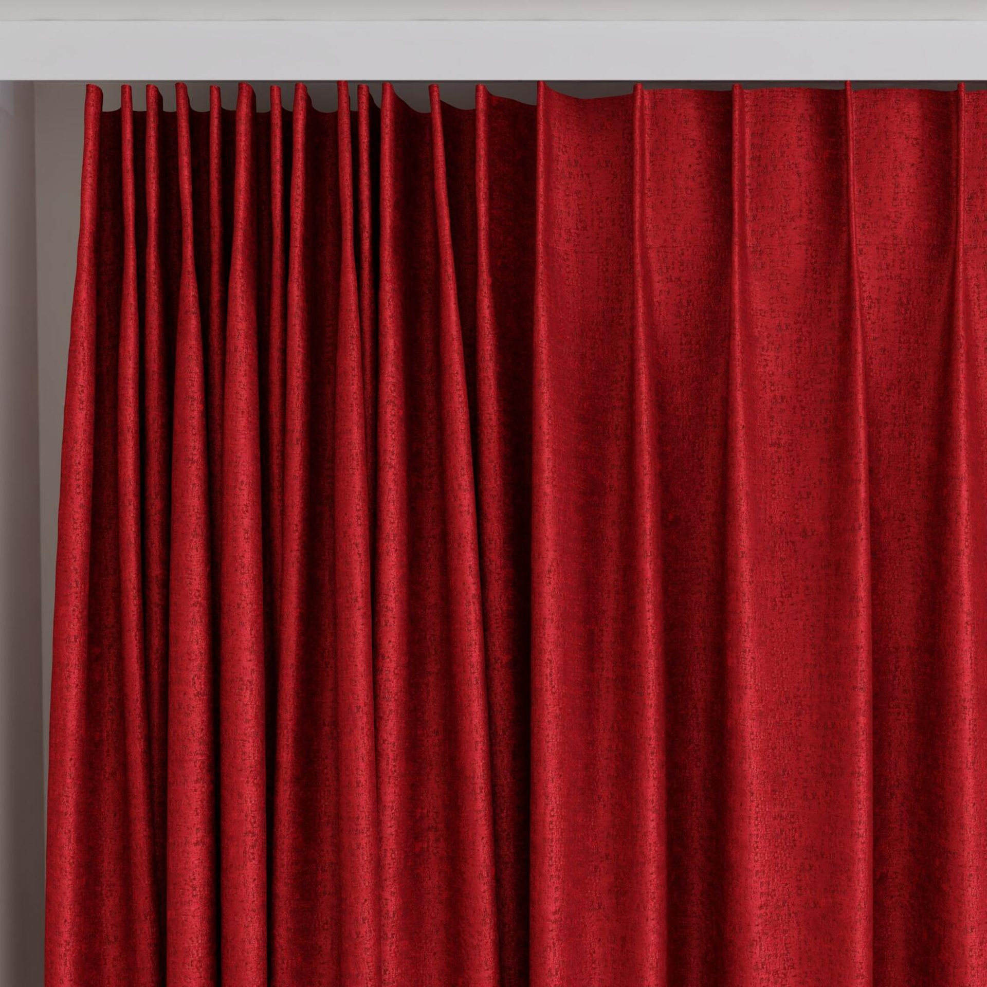 Top view of Hug Fire, on curtain rail