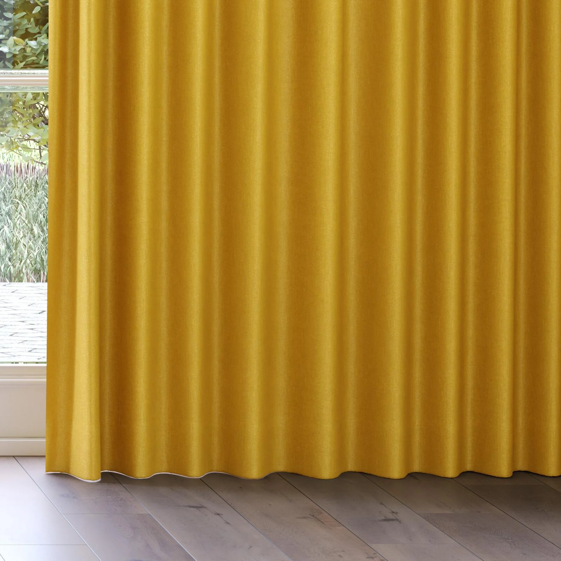 Bottom view of Bronco Gold, on curtain rail